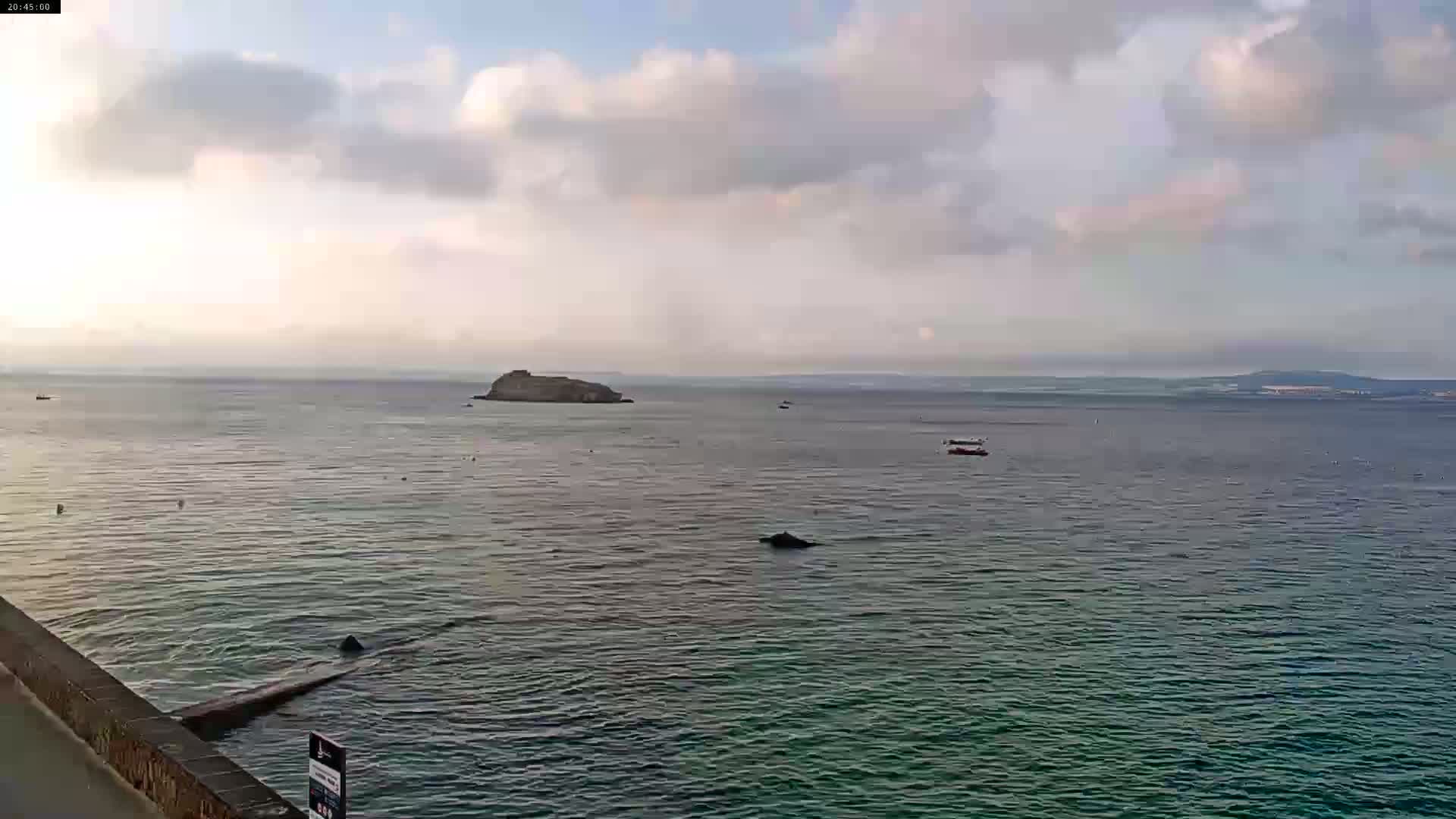 Douarnenez, Les Sables Blancs Beach Live Cam - Quimper, Finistère, Bretagne, France