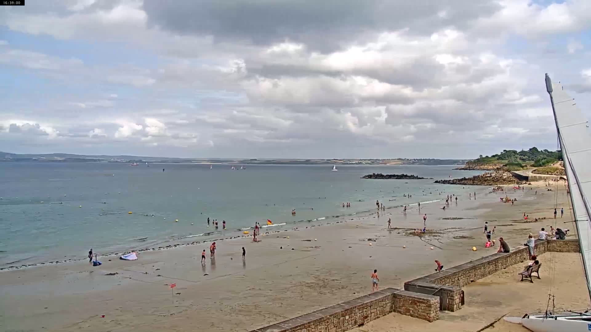 Douarnenez, Les Sables Blancs Beach Live Cam - Quimper, Finistère, Bretagne, France