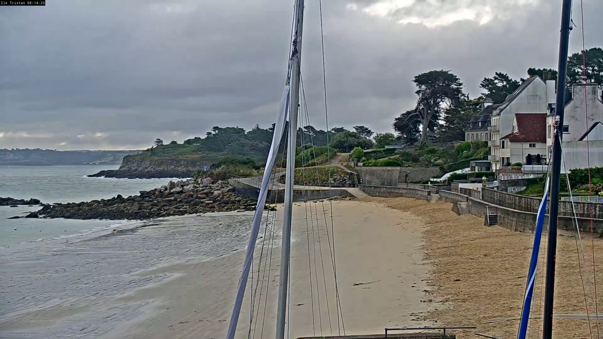 Douarnenez, Les Sables Blancs Beach Live Cam - Quimper, Finistère, Bretagne, France