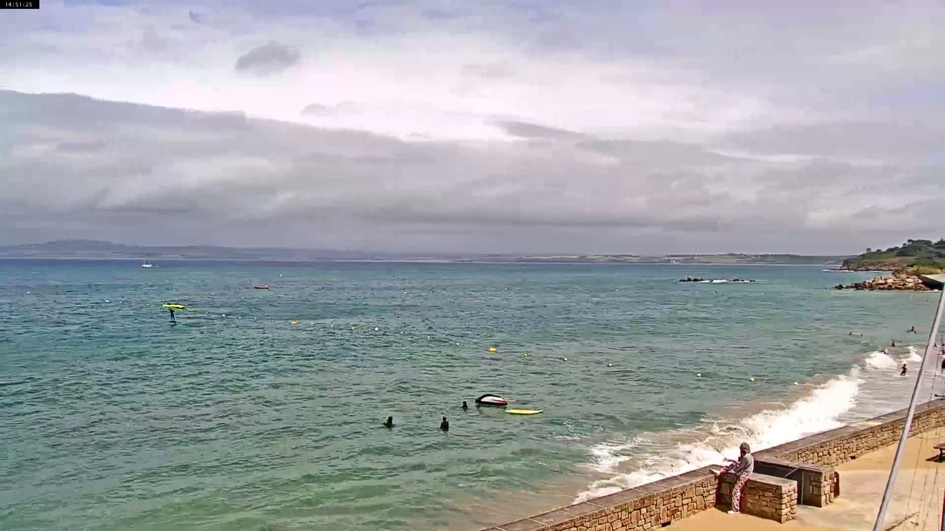 Douarnenez, Les Sables Blancs Beach Live Cam - Quimper, Finistère, Bretagne, France