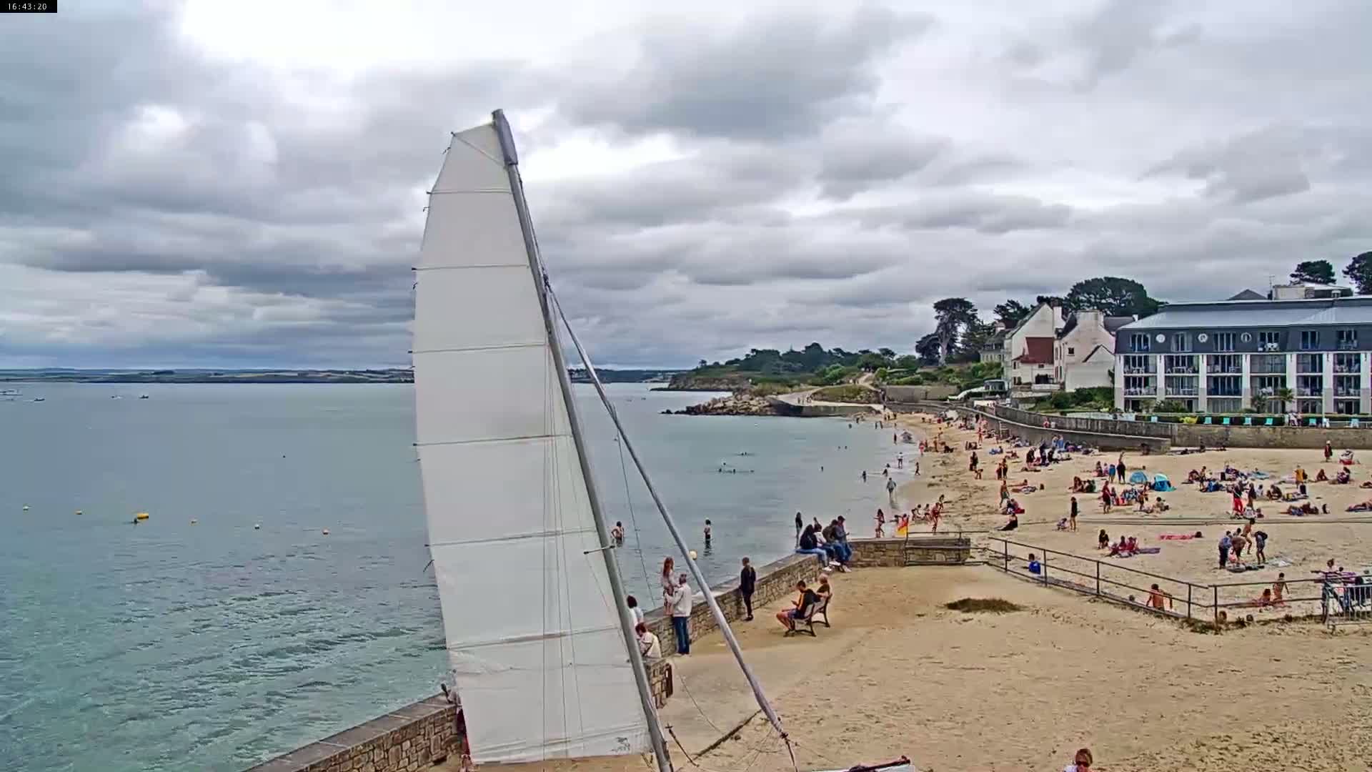 Douarnenez, Les Sables Blancs Beach Live Cam - Quimper, Finistère, Bretagne, France