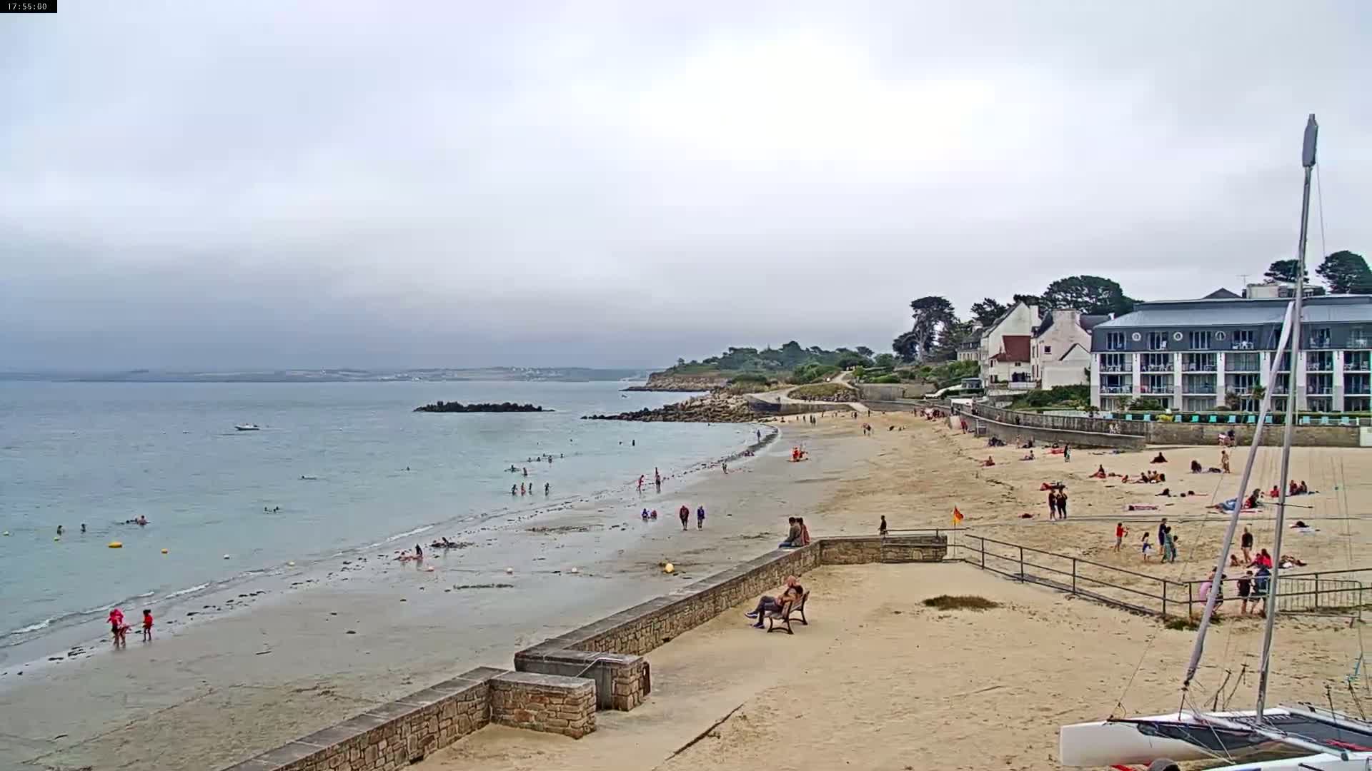 Douarnenez, Les Sables Blancs Beach Live Cam - Quimper, Finistère, Bretagne, France