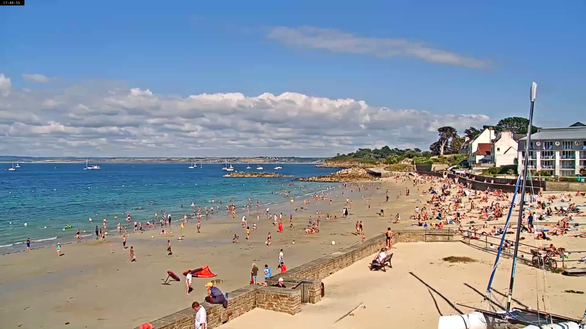 Douarnenez, Les Sables Blancs Beach Live Cam - Quimper, Finistère, Bretagne, France