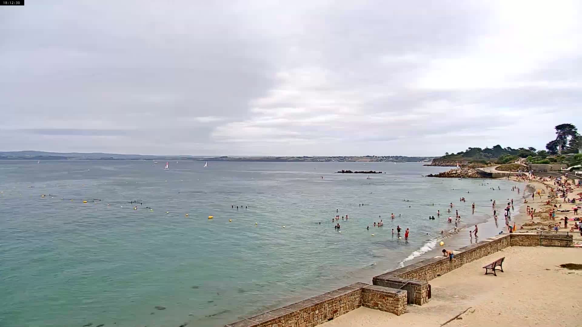 Douarnenez, Les Sables Blancs Beach Live Cam - Quimper, Finistère, Bretagne, France