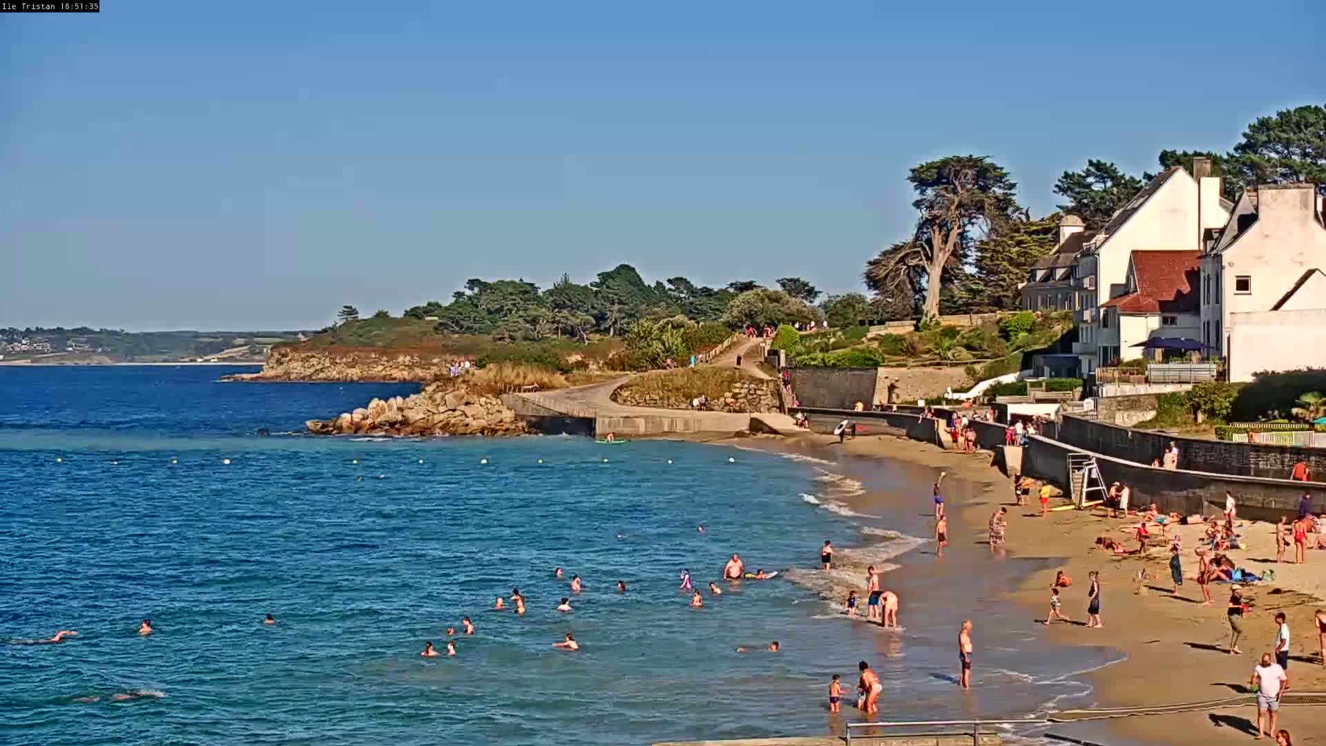 Douarnenez, Les Sables Blancs Beach Live Cam - Quimper, Finistère, Bretagne, France