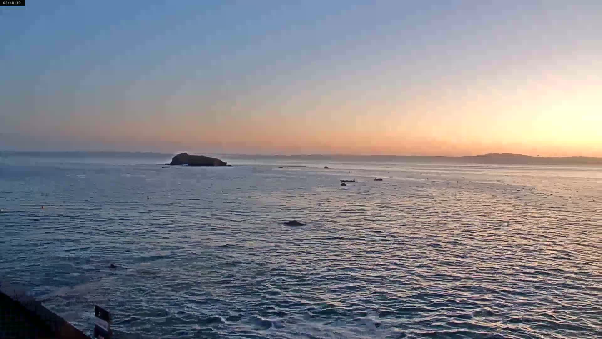 Douarnenez, Les Sables Blancs Beach Live Cam - Quimper, Finistère, Bretagne, France