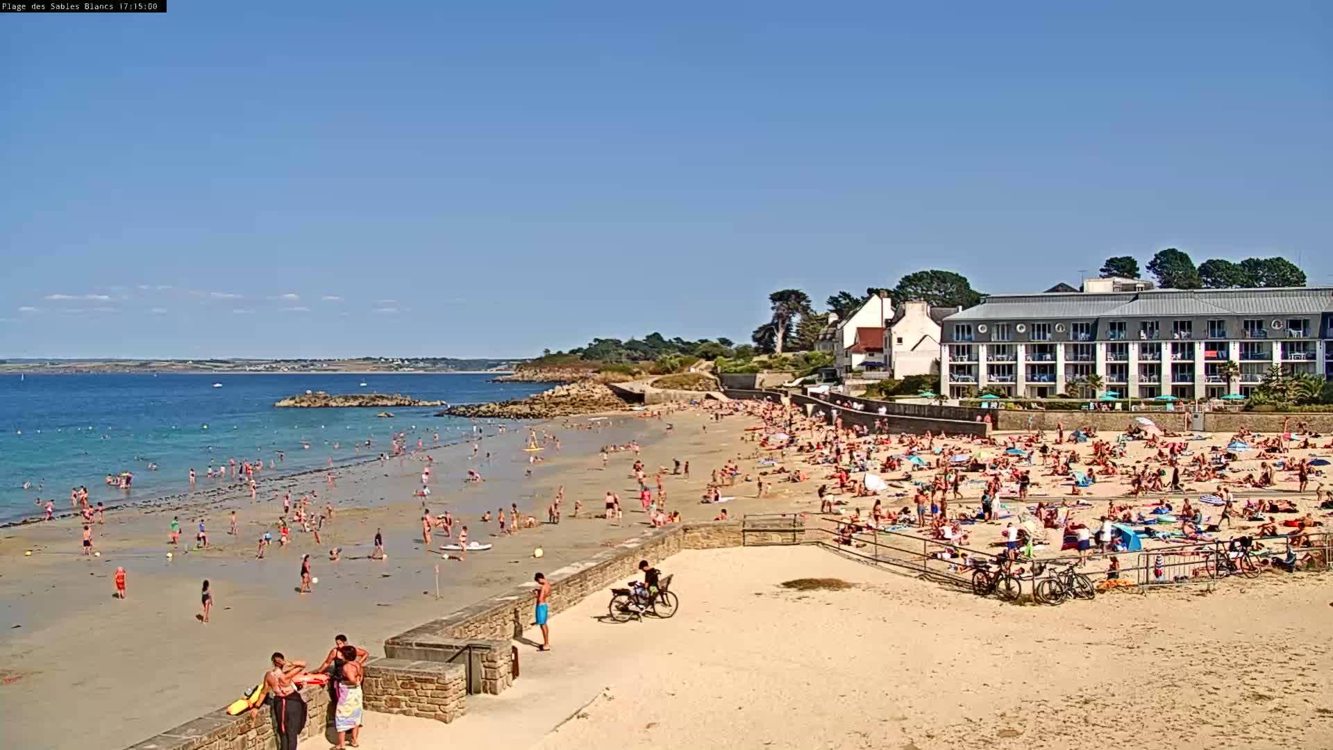 Douarnenez, Les Sables Blancs Beach Live Cam - Quimper, Finistère, Bretagne, France