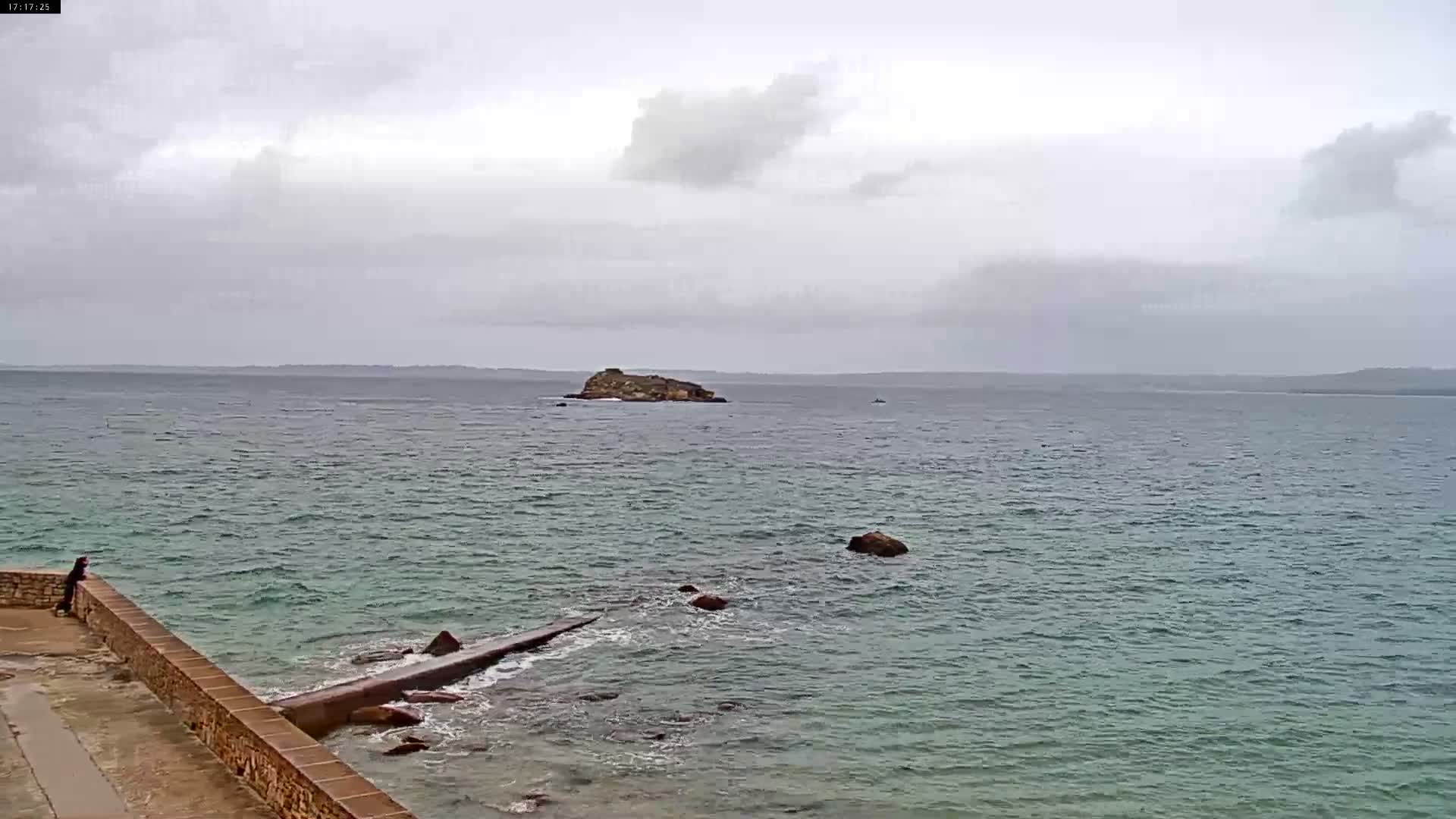 Douarnenez, Les Sables Blancs Beach Live Cam - Quimper, Finistère, Bretagne, France