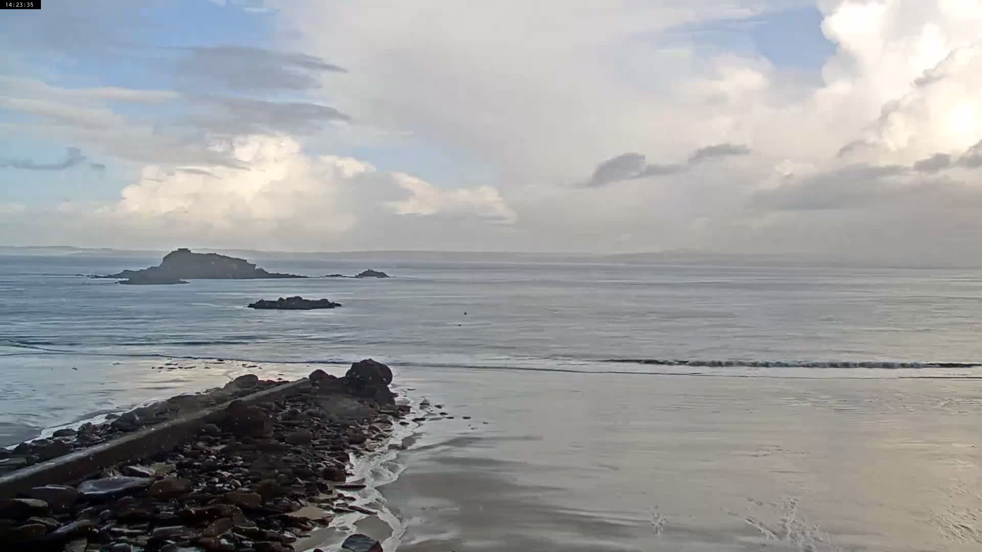 Douarnenez, Les Sables Blancs Beach Live Cam - Quimper, Finistère, Bretagne, France