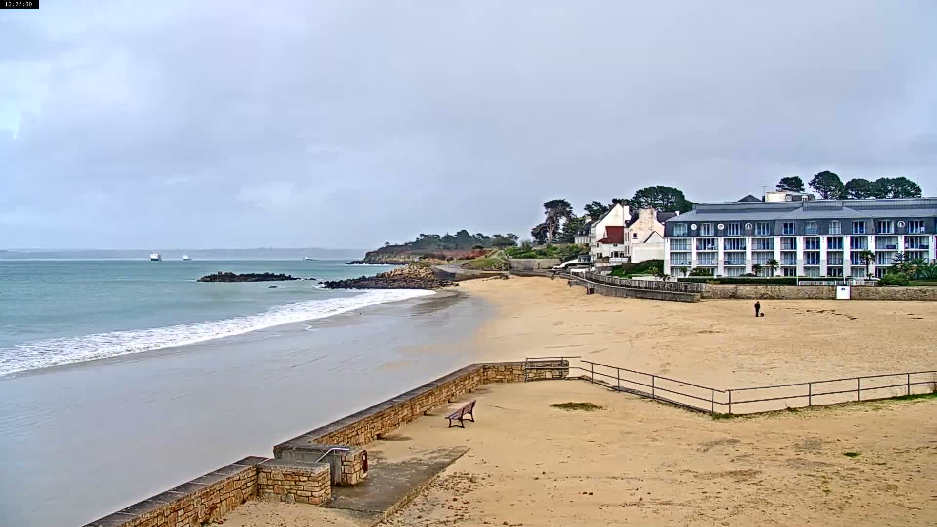 Douarnenez, Les Sables Blancs Beach Live Cam - Quimper, Finistère, Bretagne, France