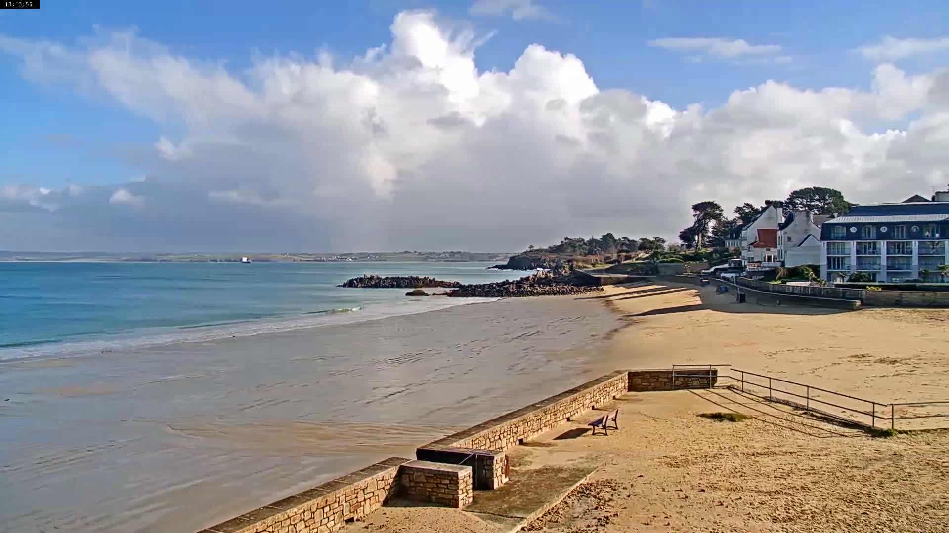 Douarnenez, Les Sables Blancs Beach Live Cam - Quimper, Finistère, Bretagne, France