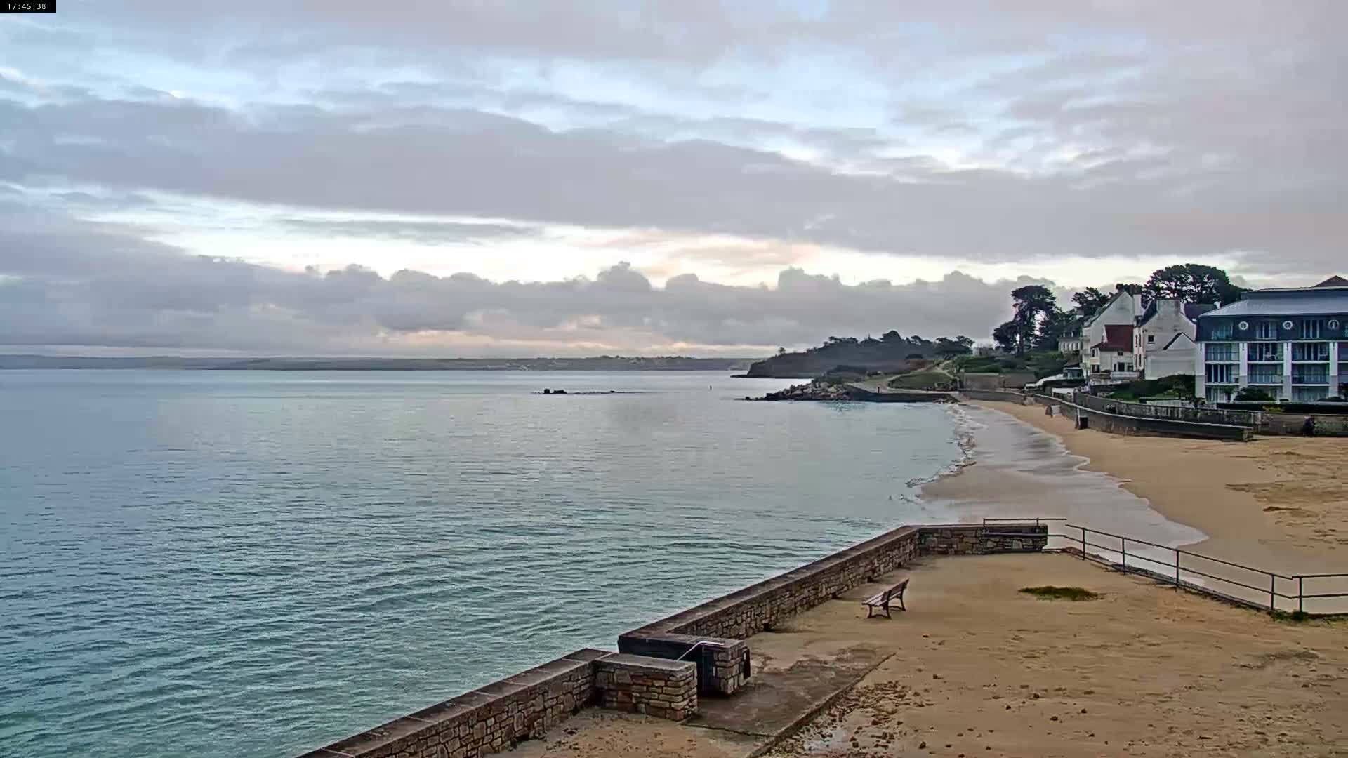 Douarnenez, Les Sables Blancs Beach Live Cam - Quimper, Finistère, Bretagne, France