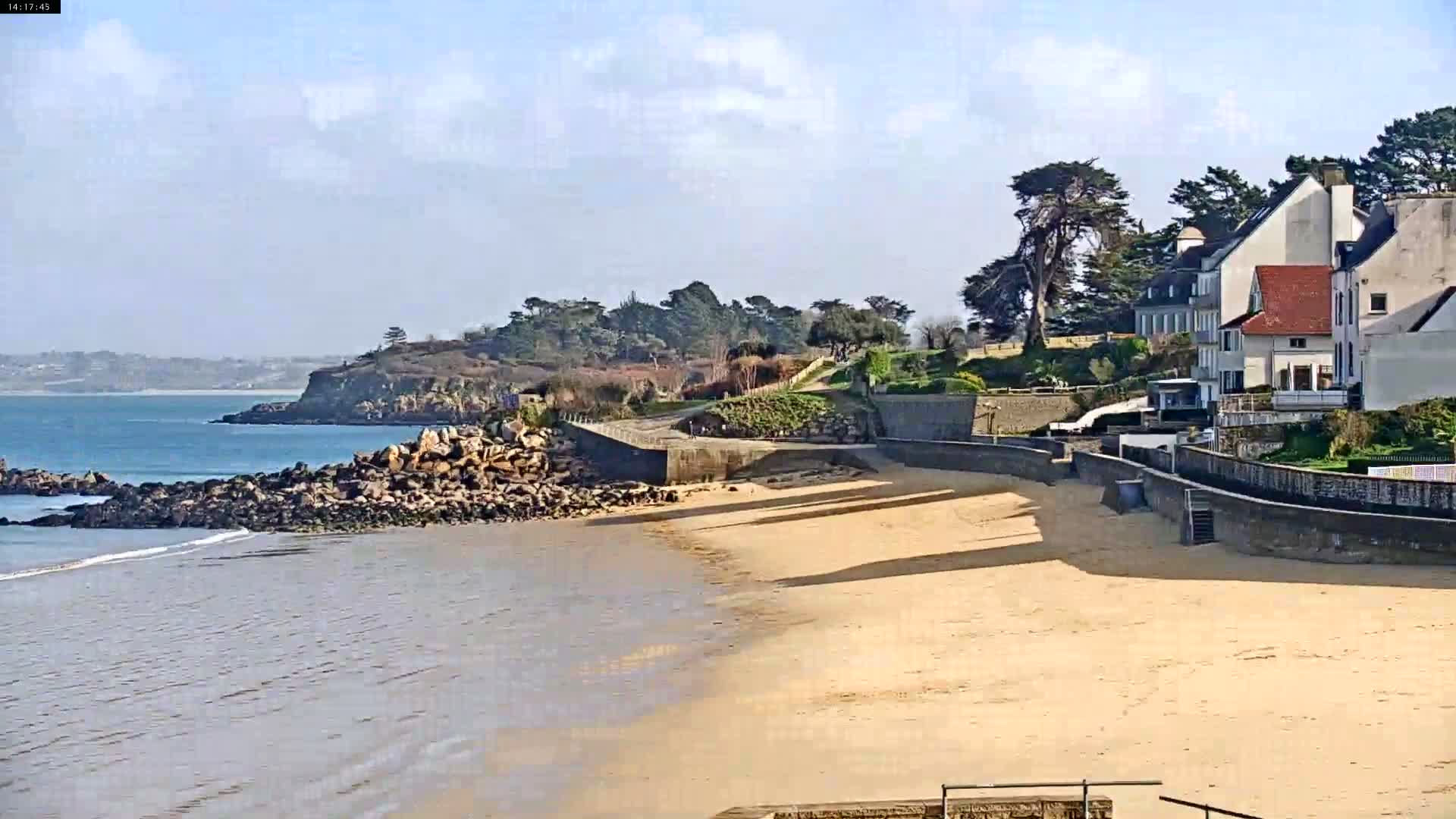 Douarnenez, Les Sables Blancs Beach Live Cam - Quimper, Finistère, Bretagne, France