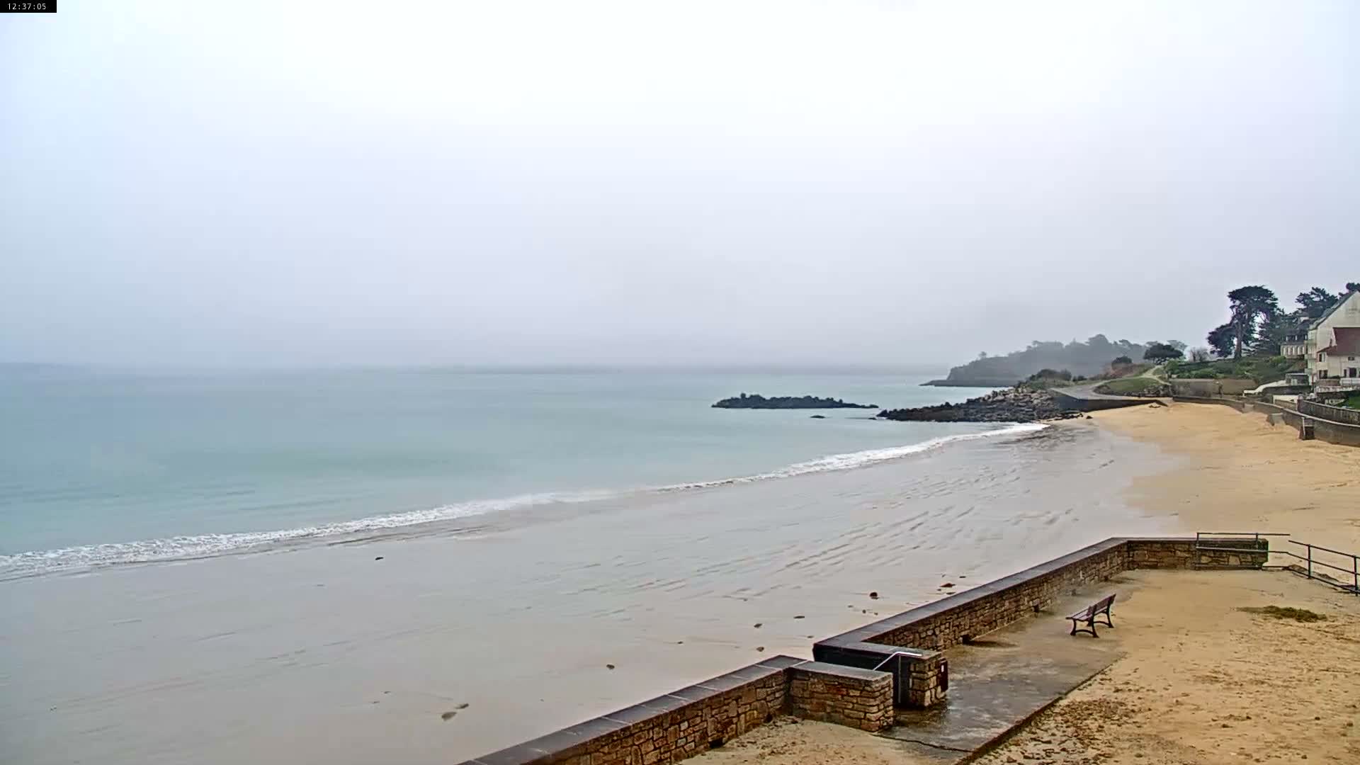 Douarnenez, Les Sables Blancs Beach Live Cam - Quimper, Finistère, Bretagne, France