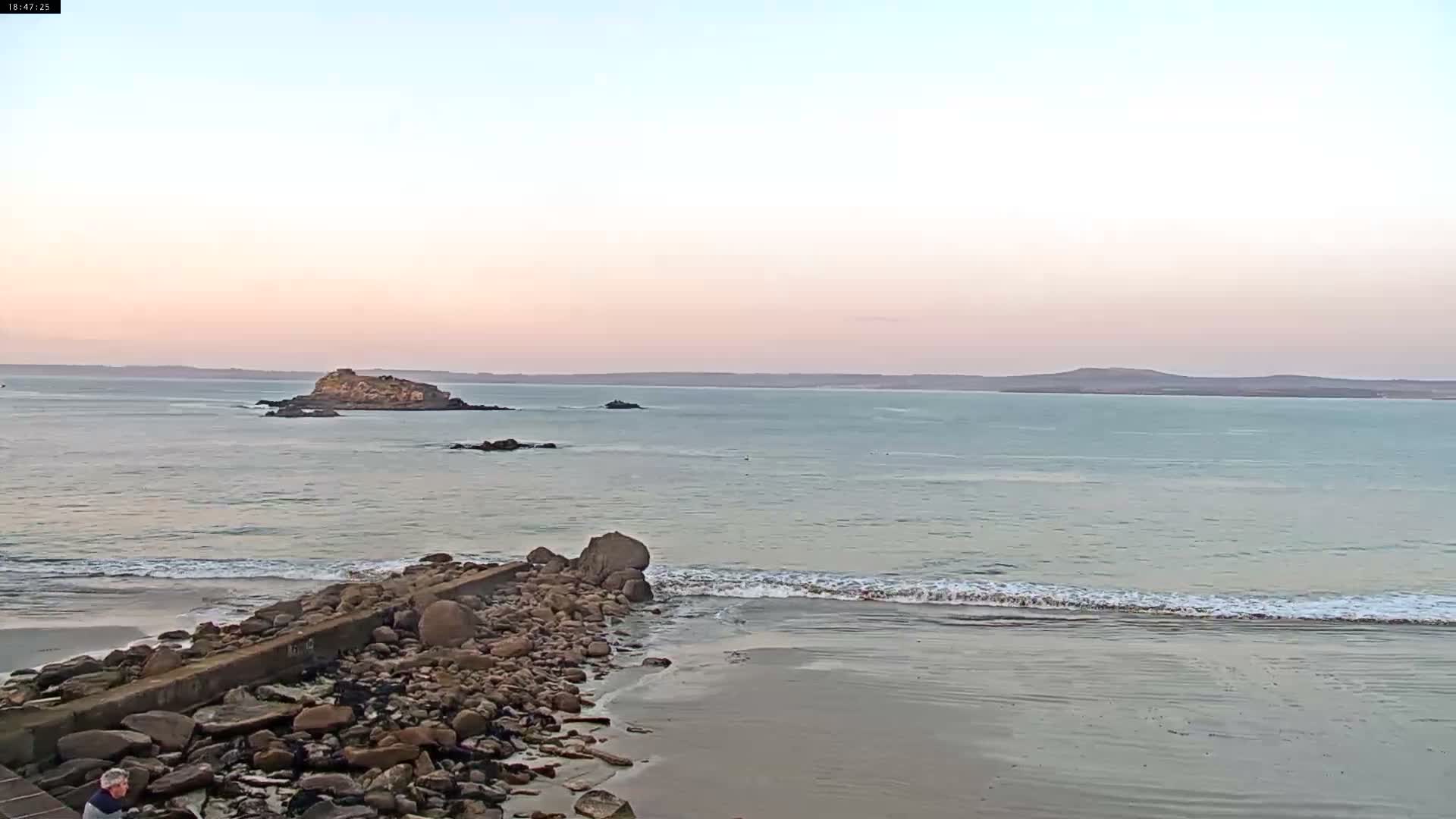 Douarnenez, Les Sables Blancs Beach Live Cam - Quimper, Finistère, Bretagne, France
