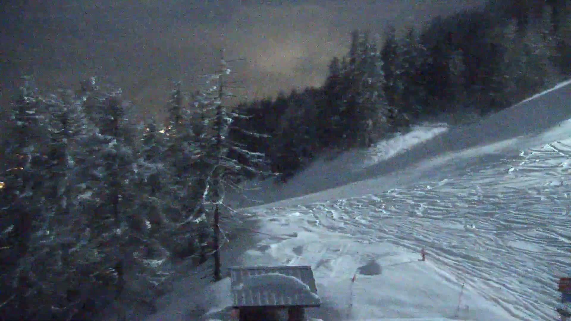 Pelvoux Vallouise Ski Slopes 1800 m Live Cam - 	Briancon, Hautes-Alpes, Provence-Alpes-Cote d’Azur, France