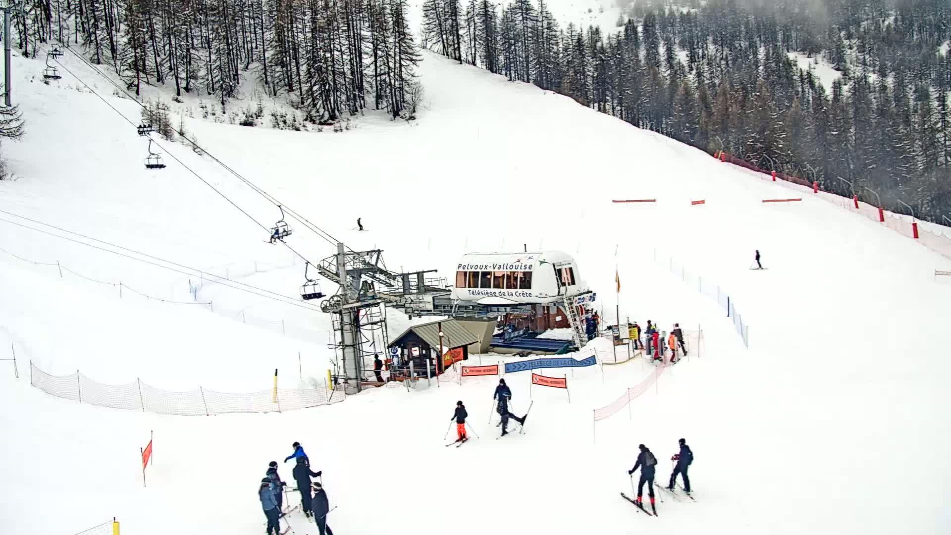 Pelvoux Vallouise Ski Slopes 1800 m Live Cam - 	Briancon, Hautes-Alpes, Provence-Alpes-Cote d’Azur, France