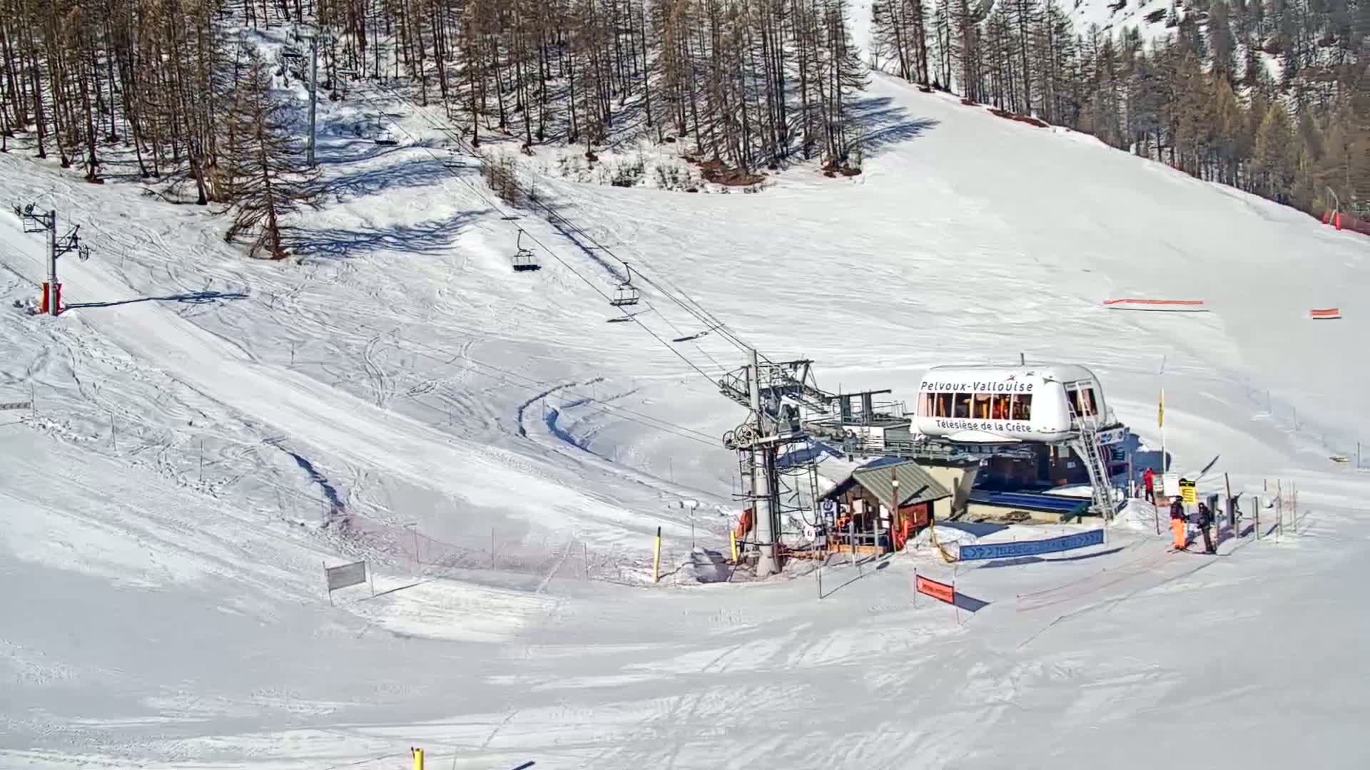 Pelvoux Vallouise Ski Slopes 1800 m Live Cam - 	Briancon, Hautes-Alpes, Provence-Alpes-Cote d’Azur, France