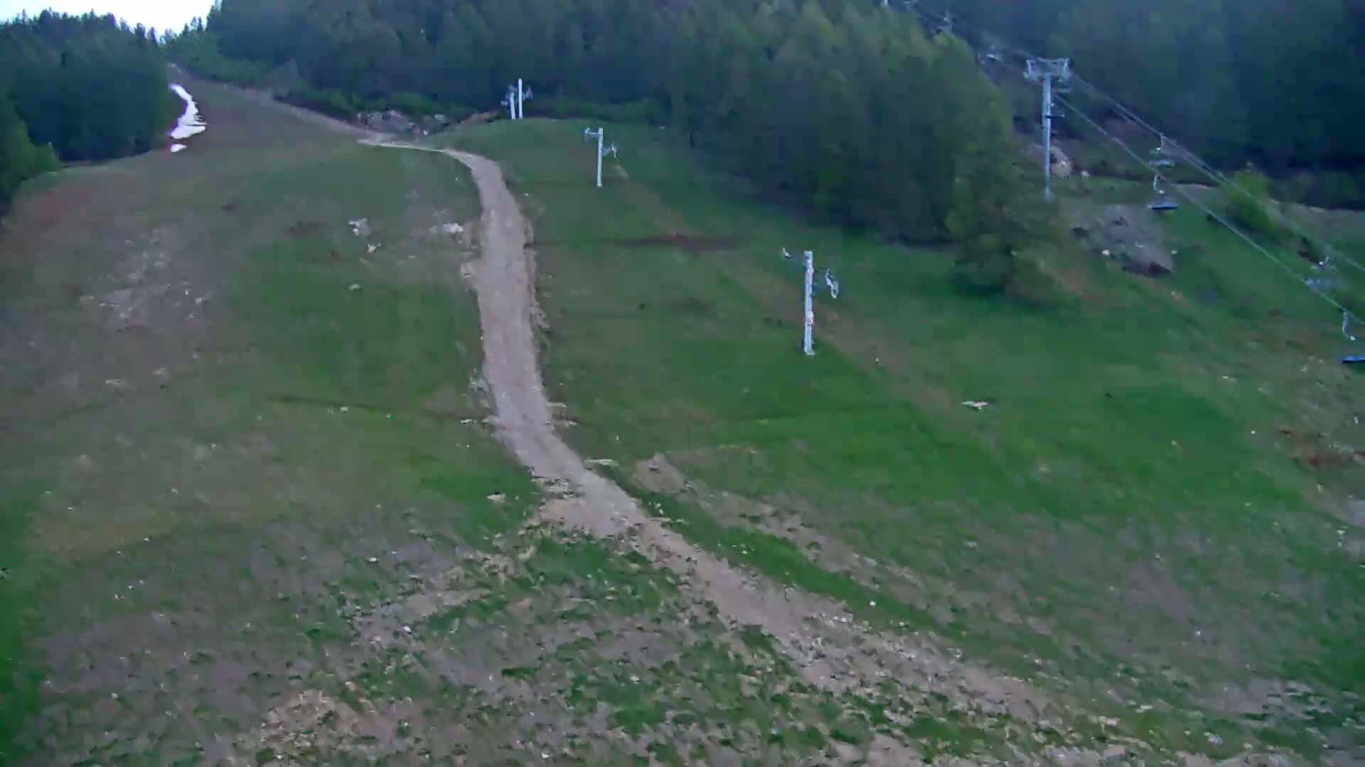 Pelvoux Vallouise Ski Slopes 1800 m Live Cam - 	Briancon, Hautes-Alpes, Provence-Alpes-Cote d’Azur, France
