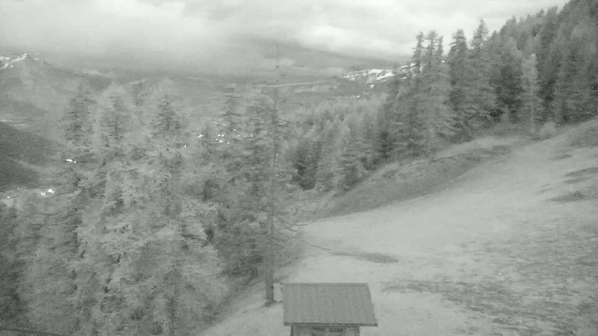 Pelvoux Vallouise Ski Slopes 1800 m Live Cam - 	Briancon, Hautes-Alpes, Provence-Alpes-Cote d’Azur, France