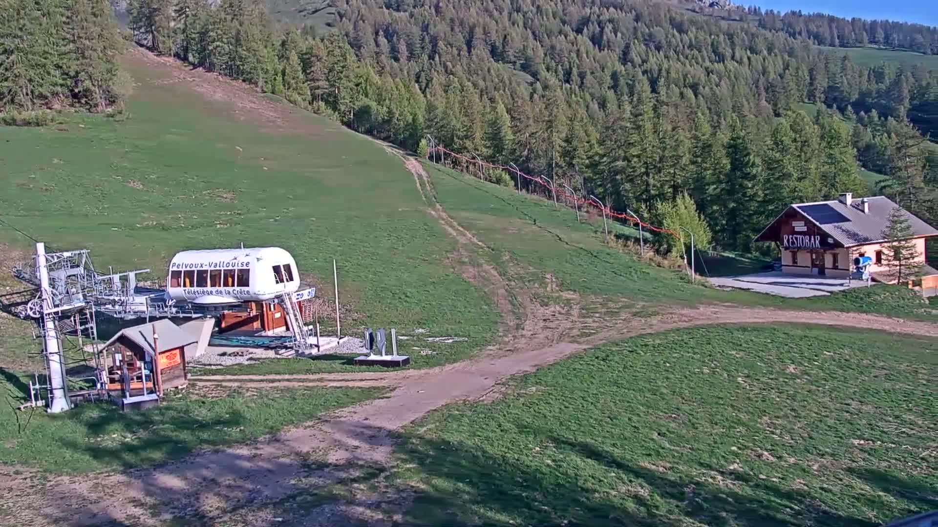 Pelvoux Vallouise Ski Slopes 1800 m Live Cam - 	Briancon, Hautes-Alpes, Provence-Alpes-Cote d’Azur, France