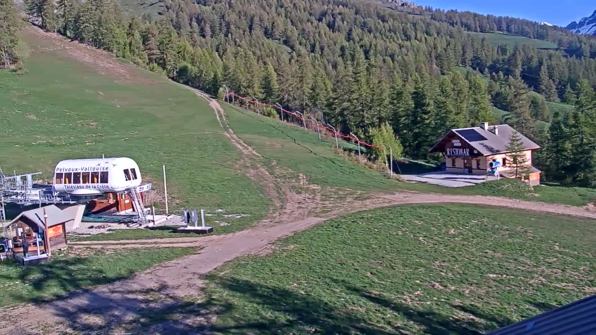 Pelvoux Vallouise Ski Slopes 1800 m Live Cam - 	Briancon, Hautes-Alpes, Provence-Alpes-Cote d’Azur, France