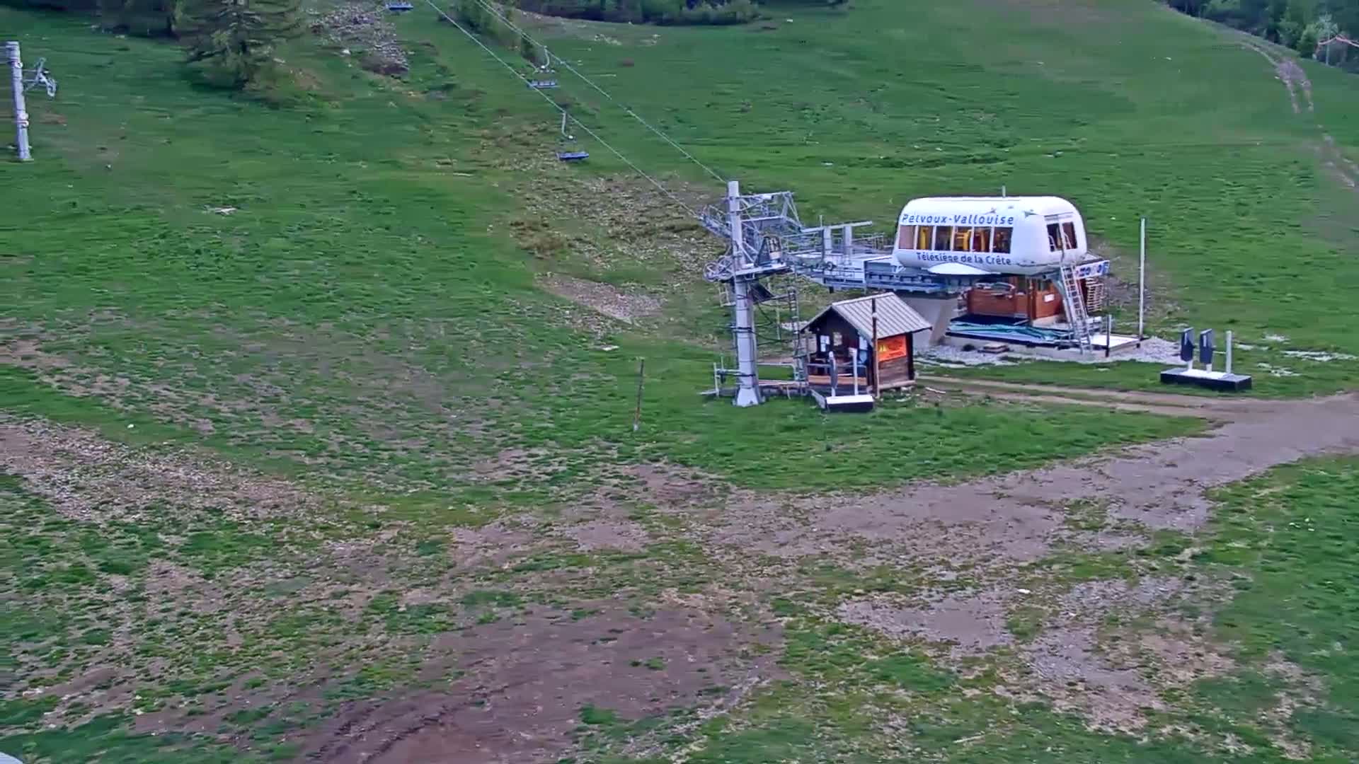 Pelvoux Vallouise Ski Slopes 1800 m Live Cam - 	Briancon, Hautes-Alpes, Provence-Alpes-Cote d’Azur, France