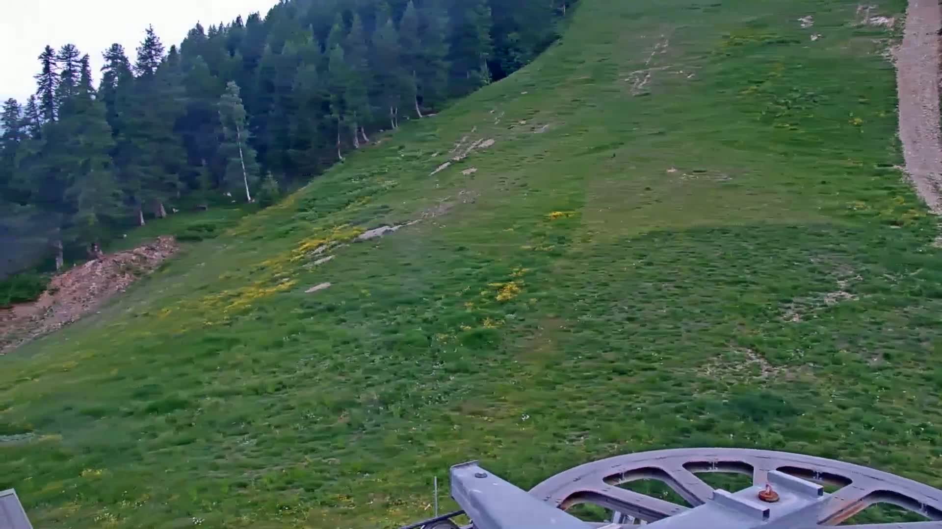 Pelvoux Vallouise Ski Slopes 1800 m Live Cam - 	Briancon, Hautes-Alpes, Provence-Alpes-Cote d’Azur, France
