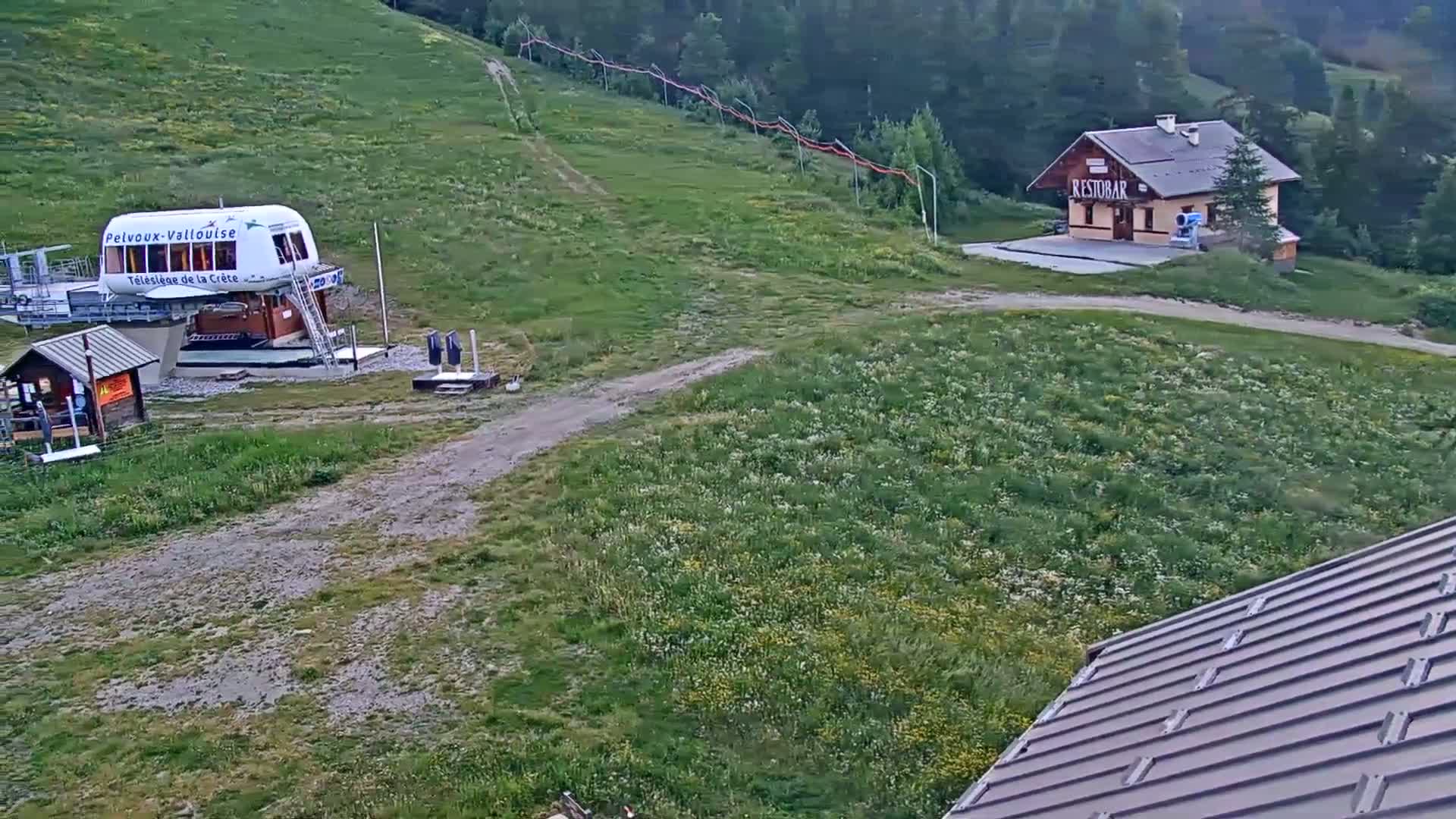 Pelvoux Vallouise Ski Slopes 1800 m Live Cam - 	Briancon, Hautes-Alpes, Provence-Alpes-Cote d’Azur, France