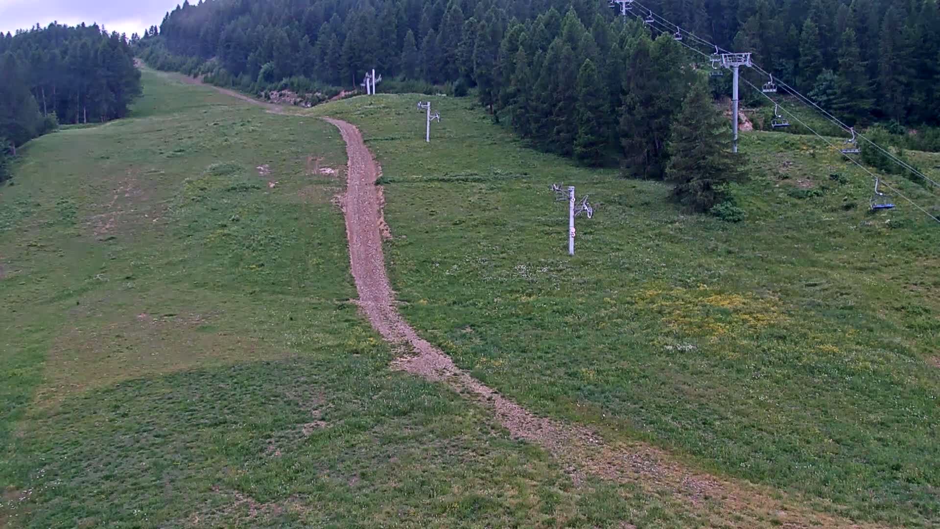 Pelvoux Vallouise Ski Slopes 1800 m Live Cam - 	Briancon, Hautes-Alpes, Provence-Alpes-Cote d’Azur, France