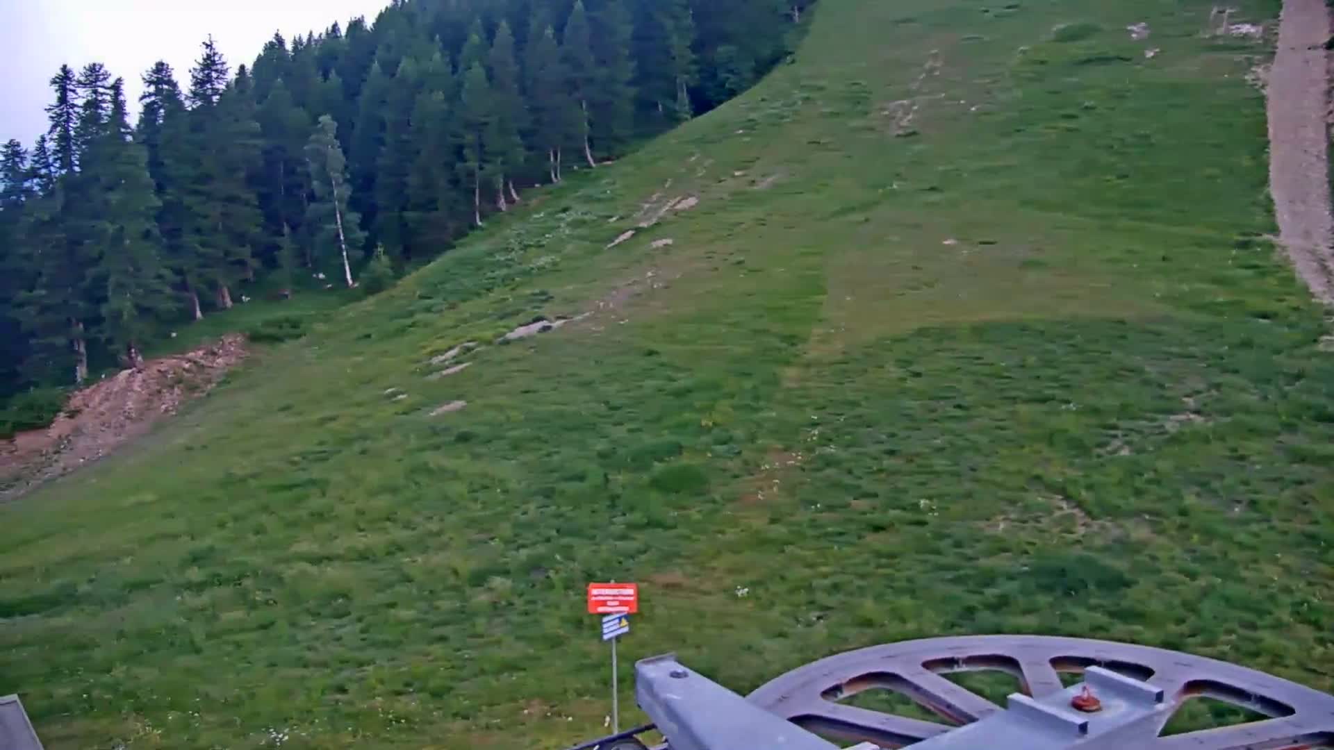 Pelvoux Vallouise Ski Slopes 1800 m Live Cam - 	Briancon, Hautes-Alpes, Provence-Alpes-Cote d’Azur, France