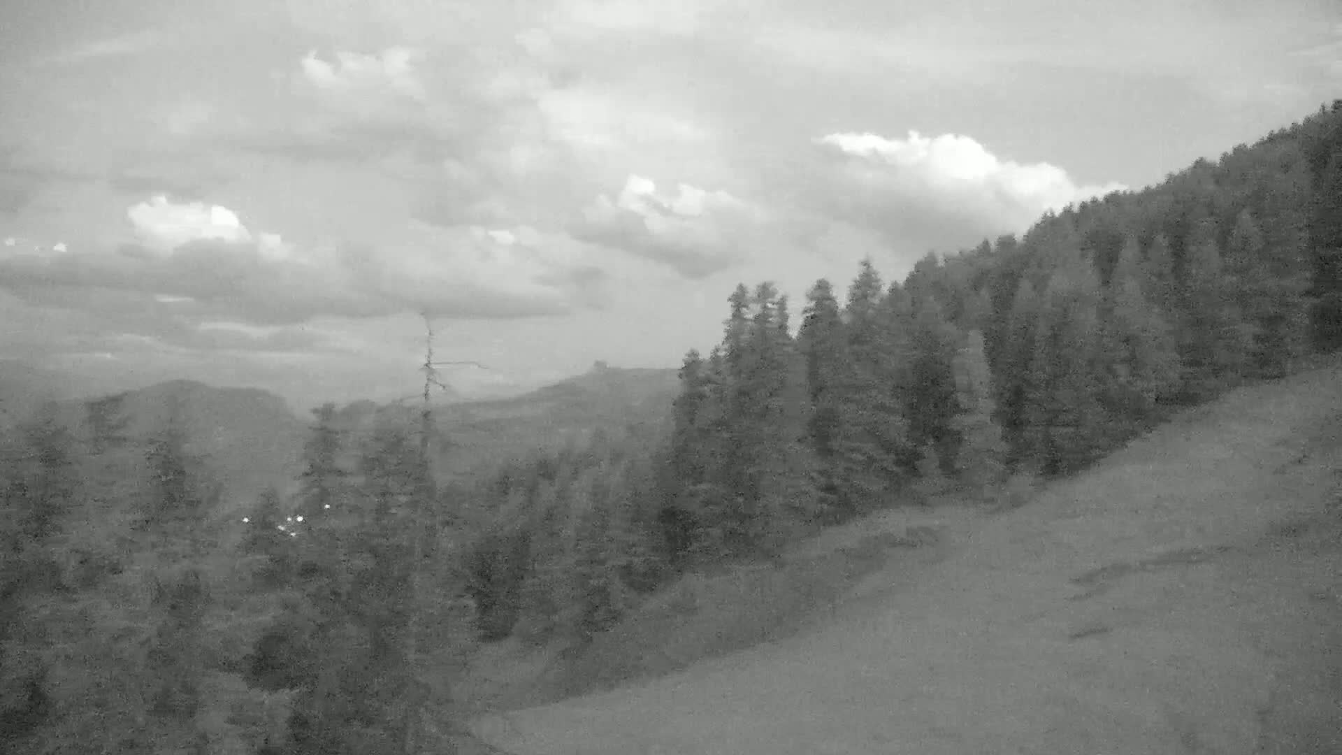 Pelvoux Vallouise Ski Slopes 1800 m Live Cam - 	Briancon, Hautes-Alpes, Provence-Alpes-Cote d’Azur, France