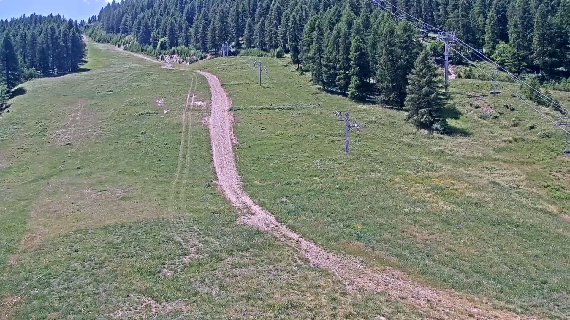 Pelvoux Vallouise Ski Slopes 1800 m Live Cam - 	Briancon, Hautes-Alpes, Provence-Alpes-Cote d’Azur, France