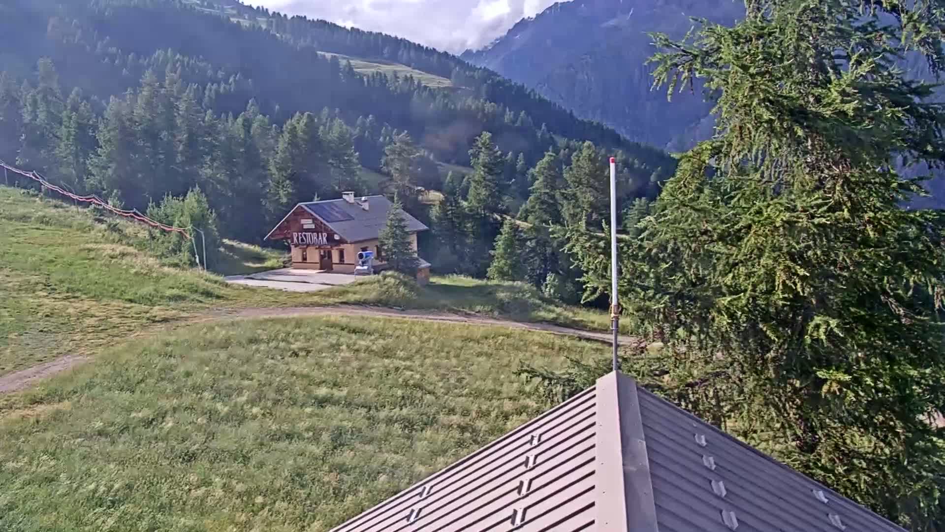 Pelvoux Vallouise Ski Slopes 1800 m Live Cam - 	Briancon, Hautes-Alpes, Provence-Alpes-Cote d’Azur, France