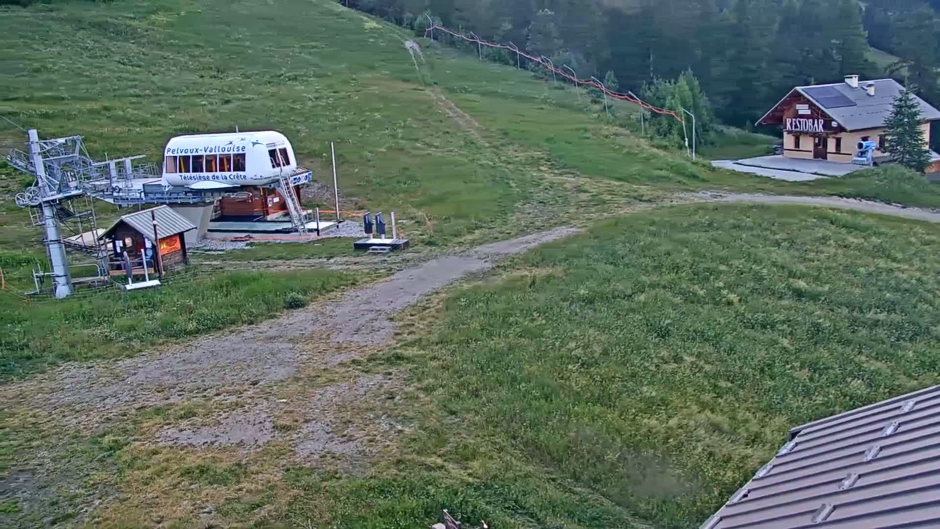 Pelvoux Vallouise Ski Slopes 1800 m Live Cam - 	Briancon, Hautes-Alpes, Provence-Alpes-Cote d’Azur, France
