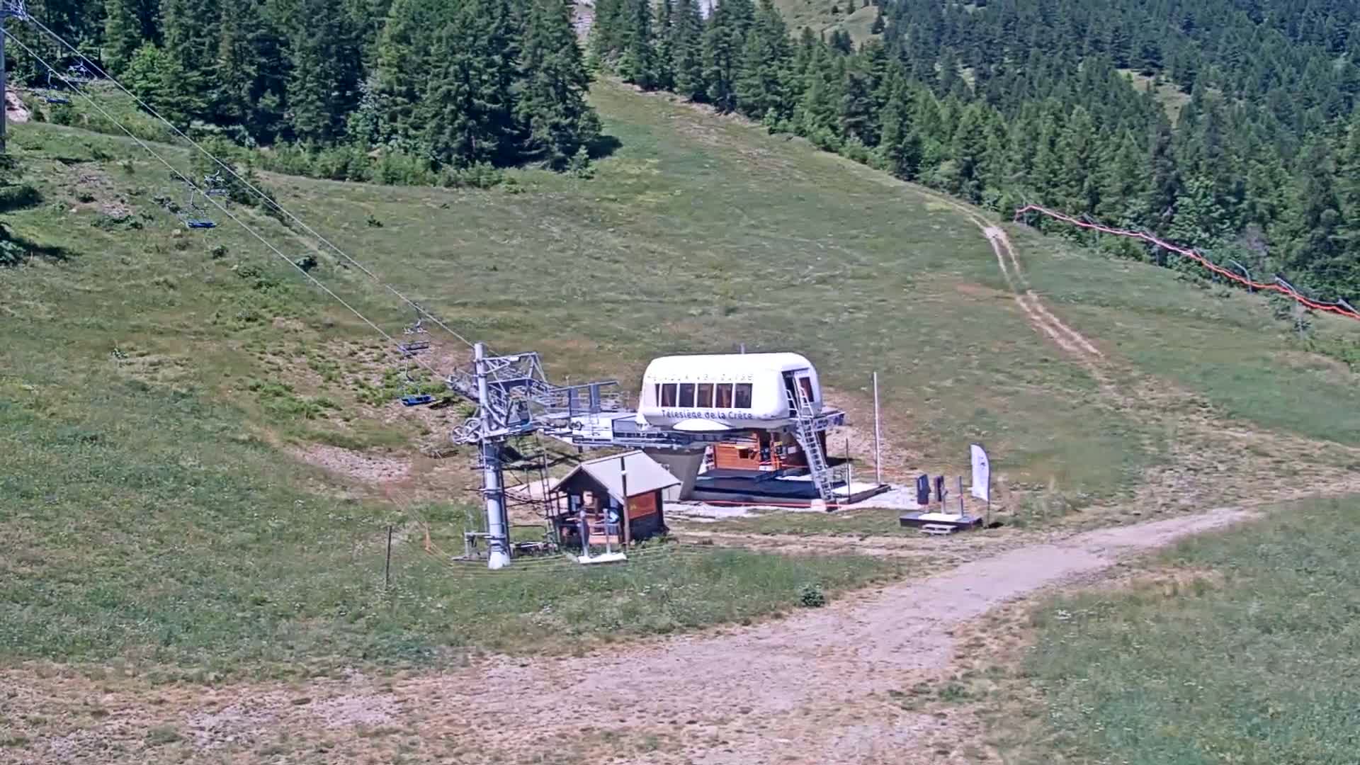 Pelvoux Vallouise Ski Slopes 1800 m Live Cam - 	Briancon, Hautes-Alpes, Provence-Alpes-Cote d’Azur, France