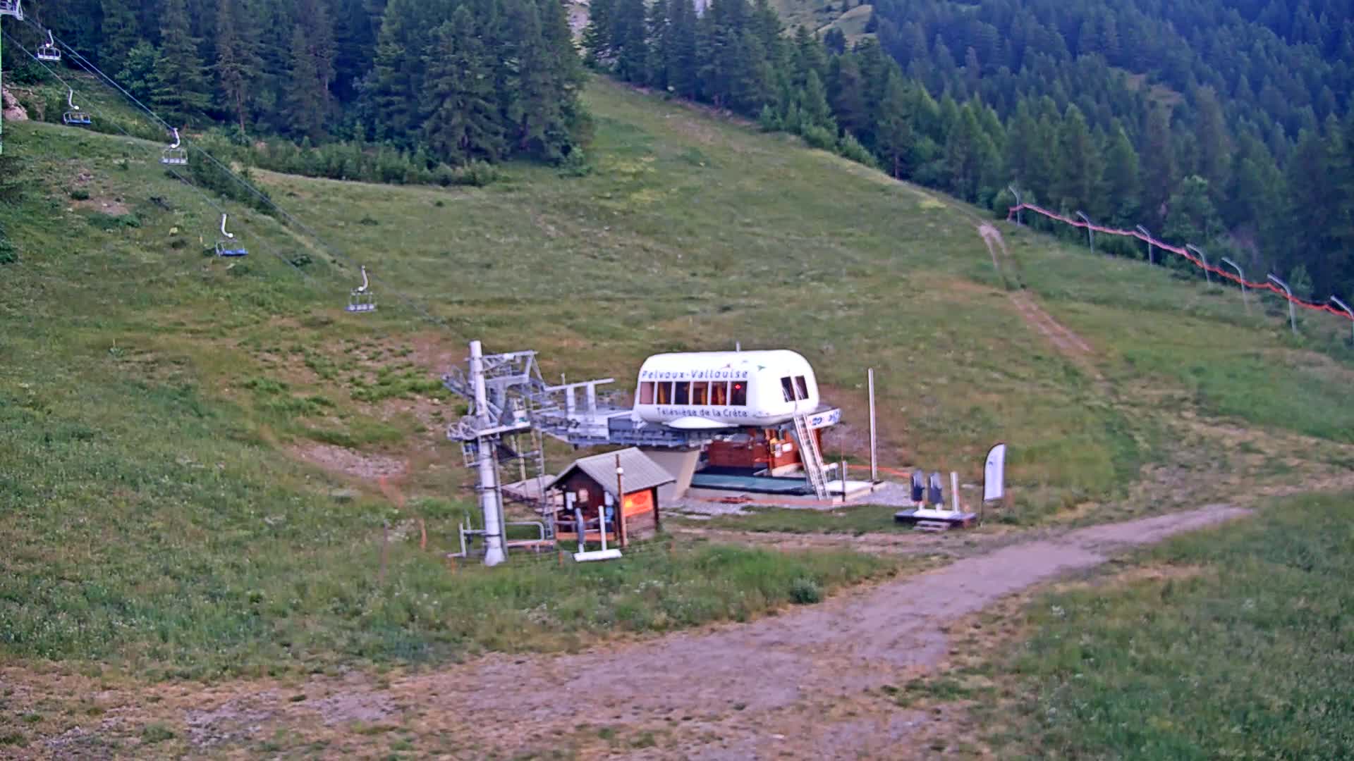 Pelvoux Vallouise Ski Slopes 1800 m Live Cam - 	Briancon, Hautes-Alpes, Provence-Alpes-Cote d’Azur, France
