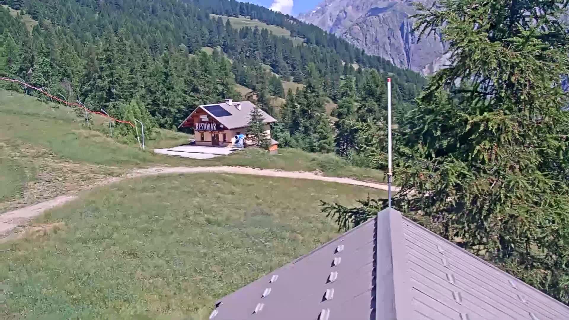 Pelvoux Vallouise Ski Slopes 1800 m Live Cam - 	Briancon, Hautes-Alpes, Provence-Alpes-Cote d’Azur, France