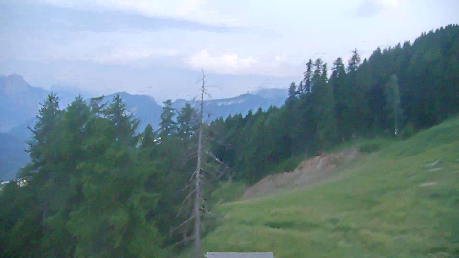 Pelvoux Vallouise Ski Slopes 1800 m Live Cam - 	Briancon, Hautes-Alpes, Provence-Alpes-Cote d’Azur, France