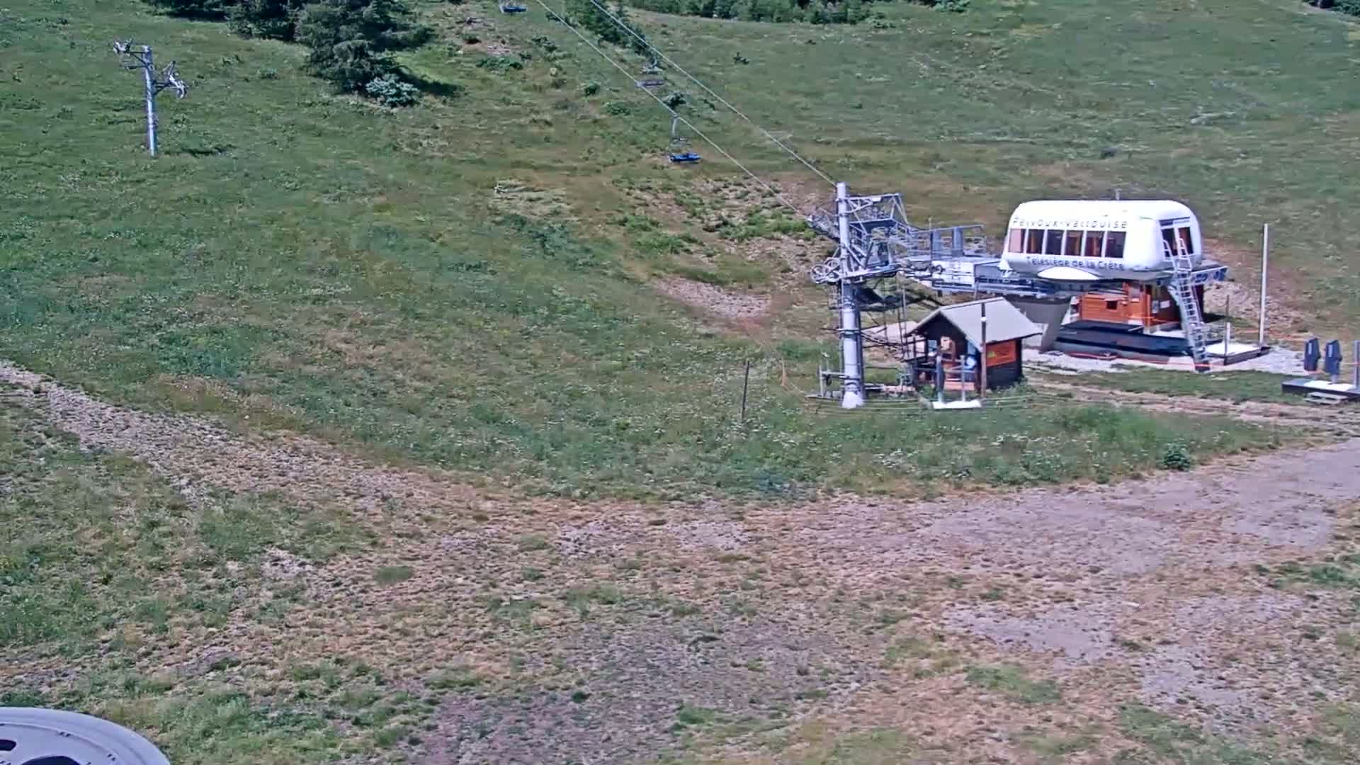Pelvoux Vallouise Ski Slopes 1800 m Live Cam - 	Briancon, Hautes-Alpes, Provence-Alpes-Cote d’Azur, France