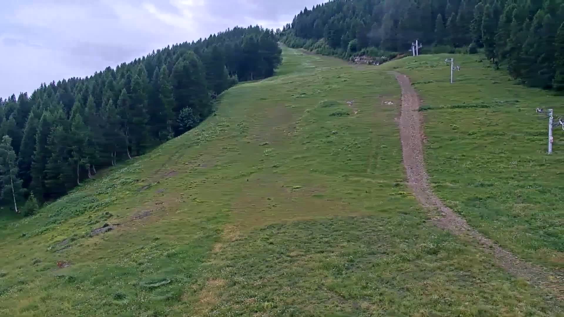 Pelvoux Vallouise Ski Slopes 1800 m Live Cam - 	Briancon, Hautes-Alpes, Provence-Alpes-Cote d’Azur, France