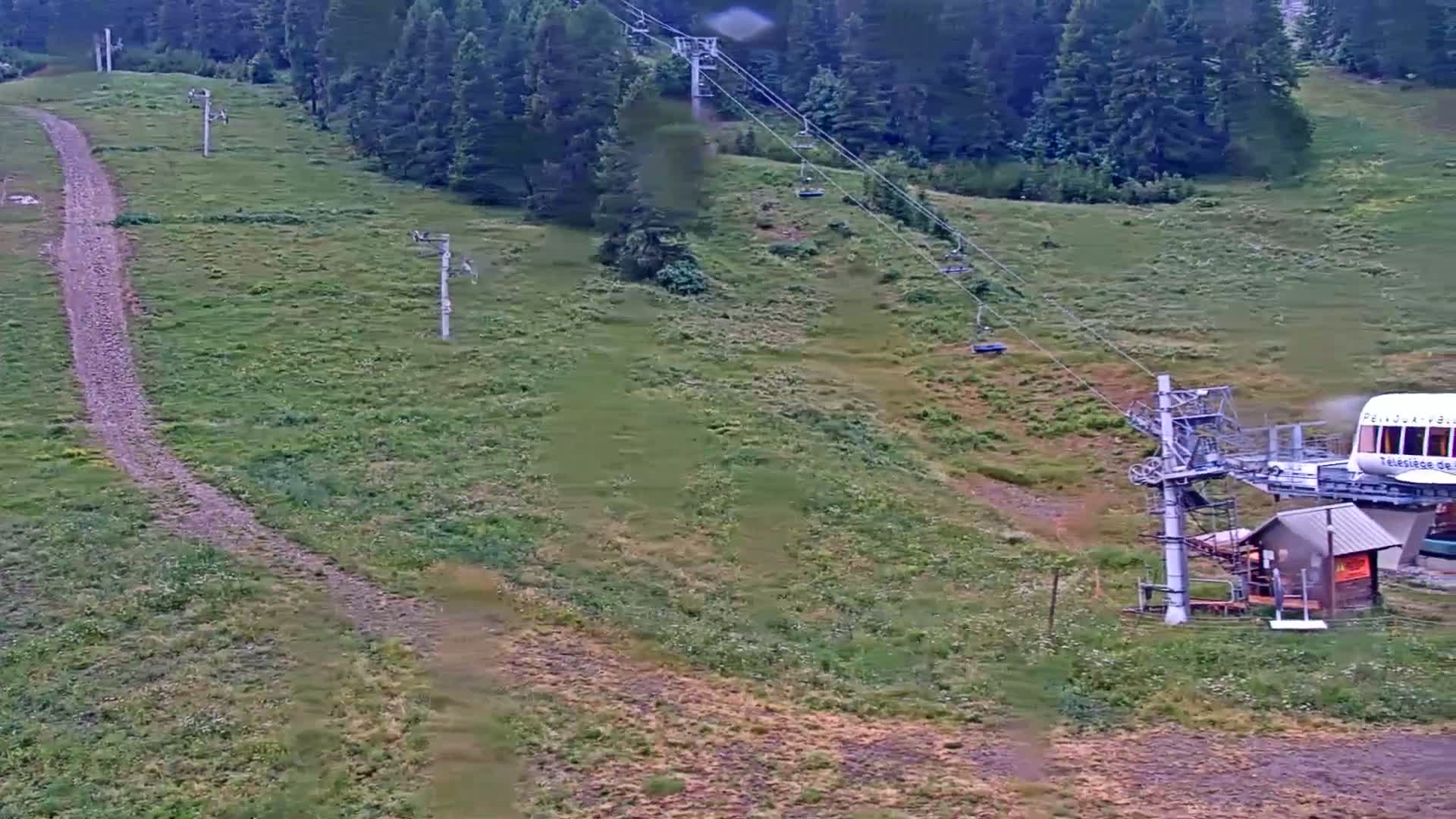 Pelvoux Vallouise Ski Slopes 1800 m Live Cam - 	Briancon, Hautes-Alpes, Provence-Alpes-Cote d’Azur, France