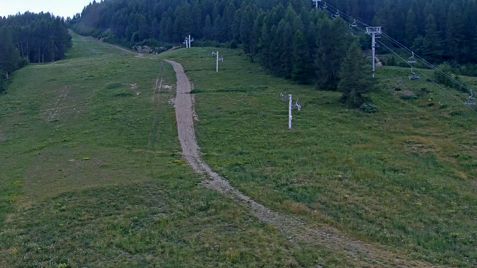 Pelvoux Vallouise Ski Slopes 1800 m Live Cam - 	Briancon, Hautes-Alpes, Provence-Alpes-Cote d’Azur, France