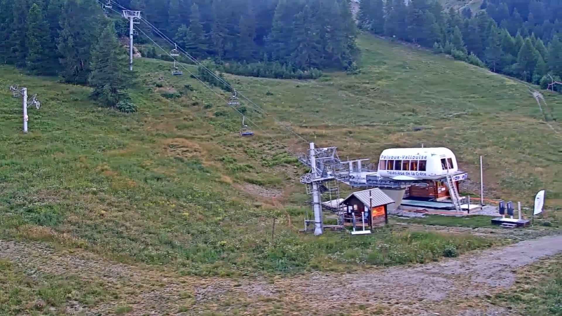 Pelvoux Vallouise Ski Slopes 1800 m Live Cam - 	Briancon, Hautes-Alpes, Provence-Alpes-Cote d’Azur, France