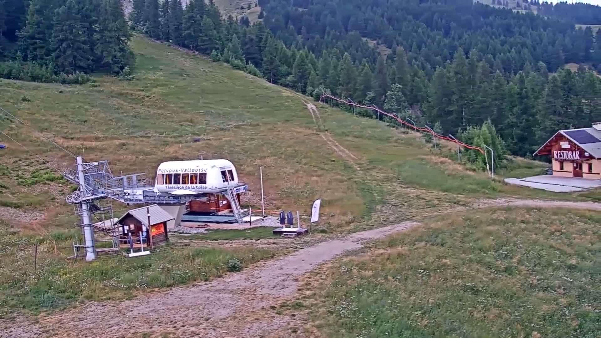 Pelvoux Vallouise Ski Slopes 1800 m Live Cam - 	Briancon, Hautes-Alpes, Provence-Alpes-Cote d’Azur, France
