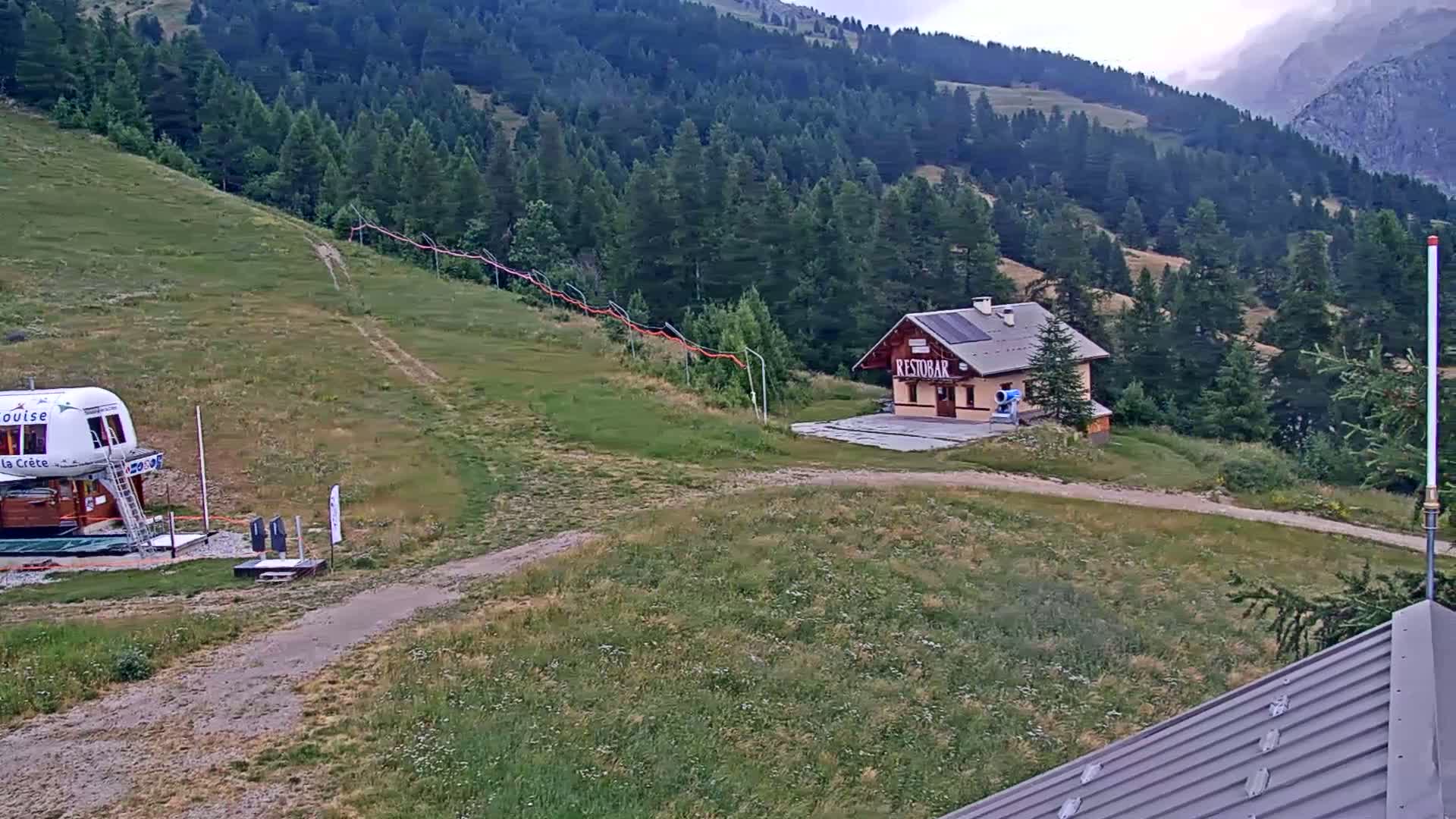 Pelvoux Vallouise Ski Slopes 1800 m Live Cam - 	Briancon, Hautes-Alpes, Provence-Alpes-Cote d’Azur, France