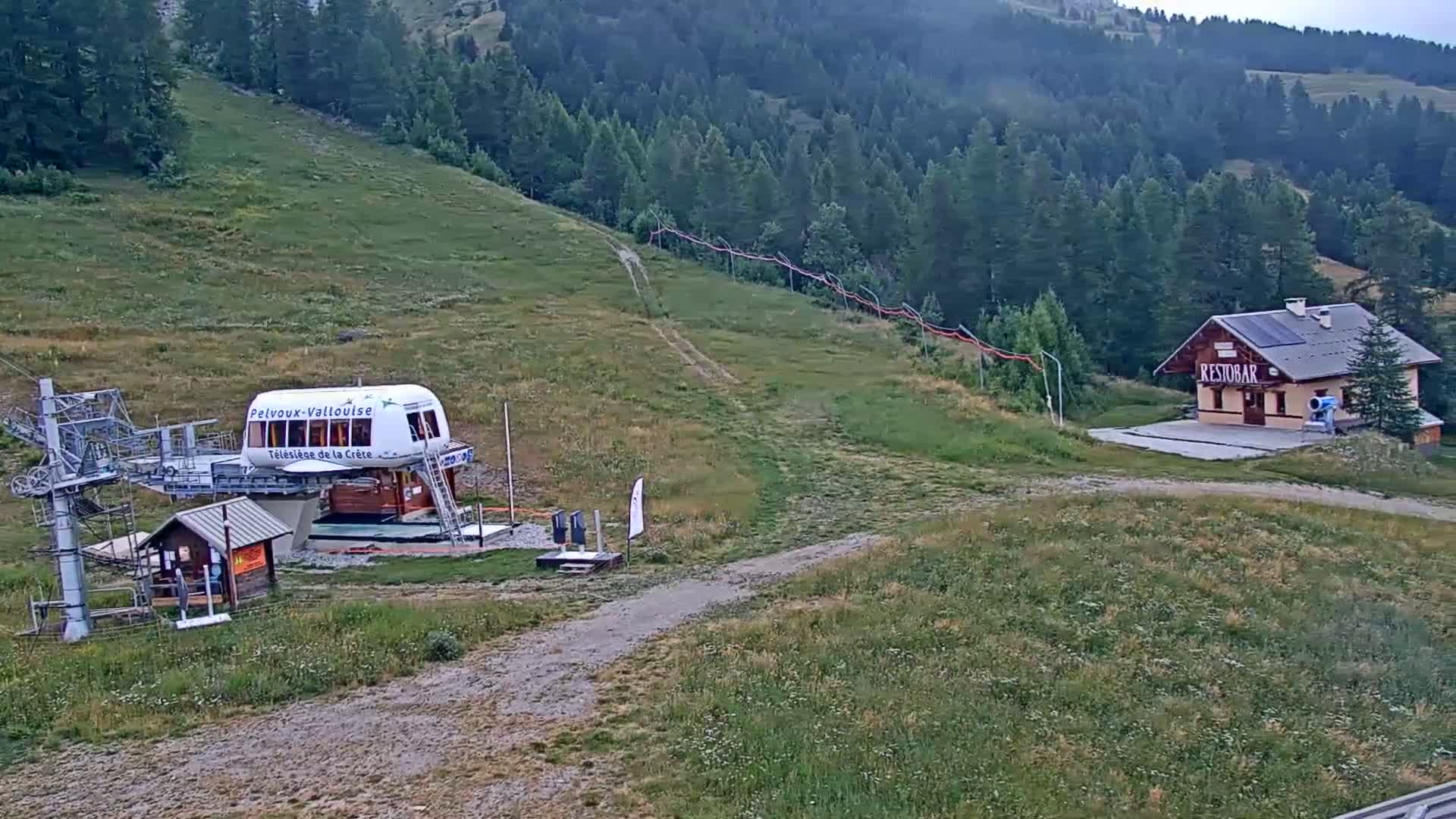 Pelvoux Vallouise Ski Slopes 1800 m Live Cam - 	Briancon, Hautes-Alpes, Provence-Alpes-Cote d’Azur, France