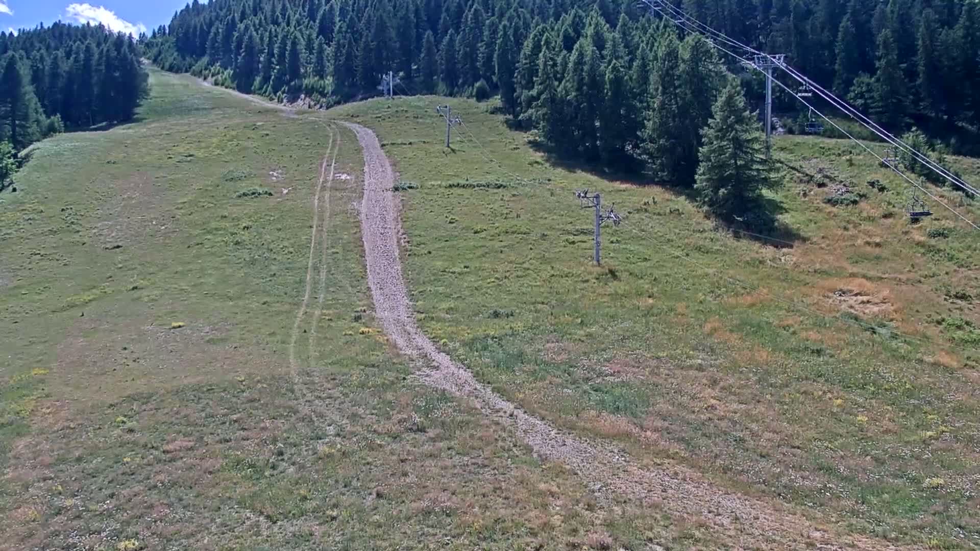 Pelvoux Vallouise Ski Slopes 1800 m Live Cam - 	Briancon, Hautes-Alpes, Provence-Alpes-Cote d’Azur, France