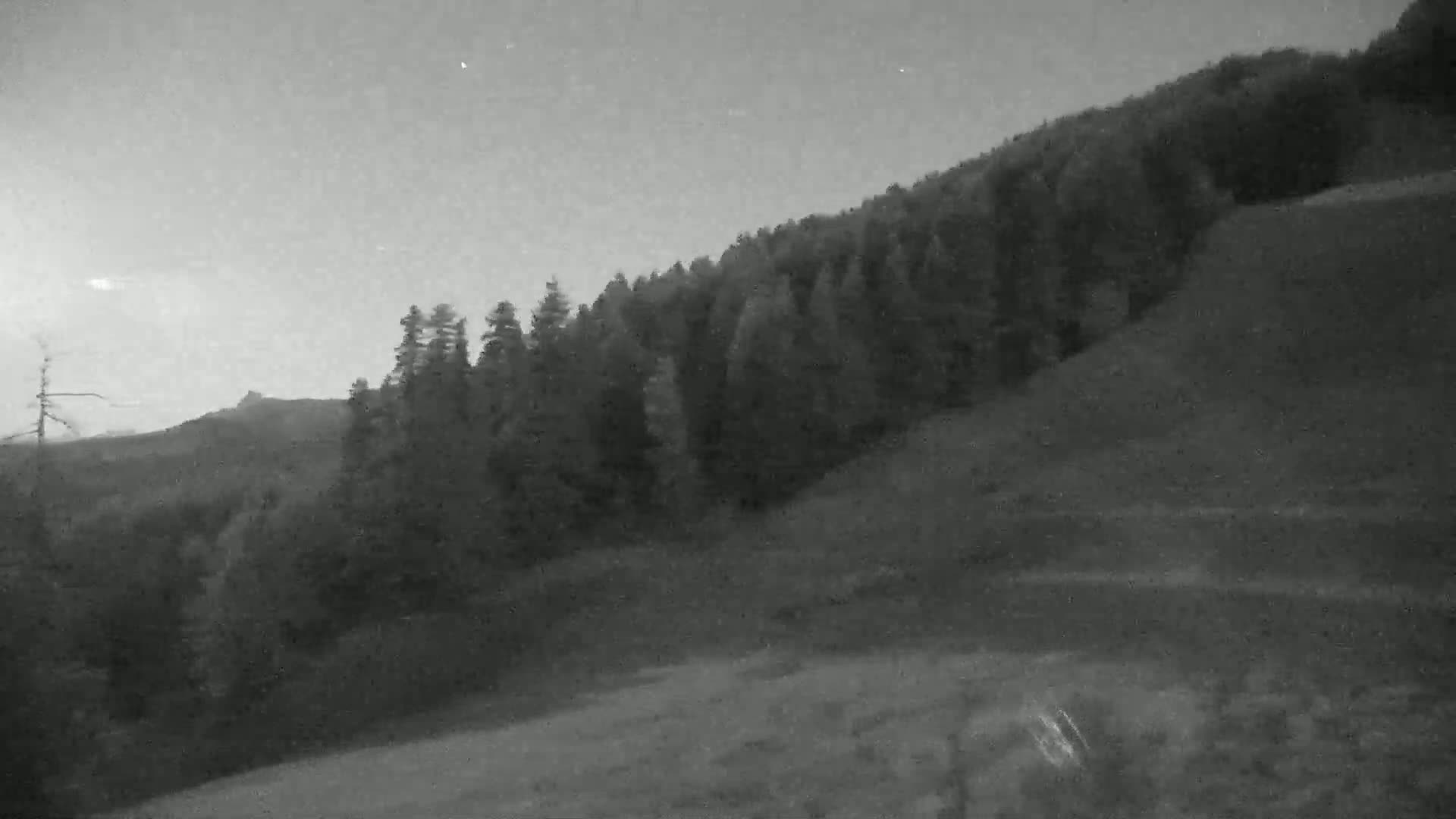 Pelvoux Vallouise Ski Slopes 1800 m Live Cam - 	Briancon, Hautes-Alpes, Provence-Alpes-Cote d’Azur, France