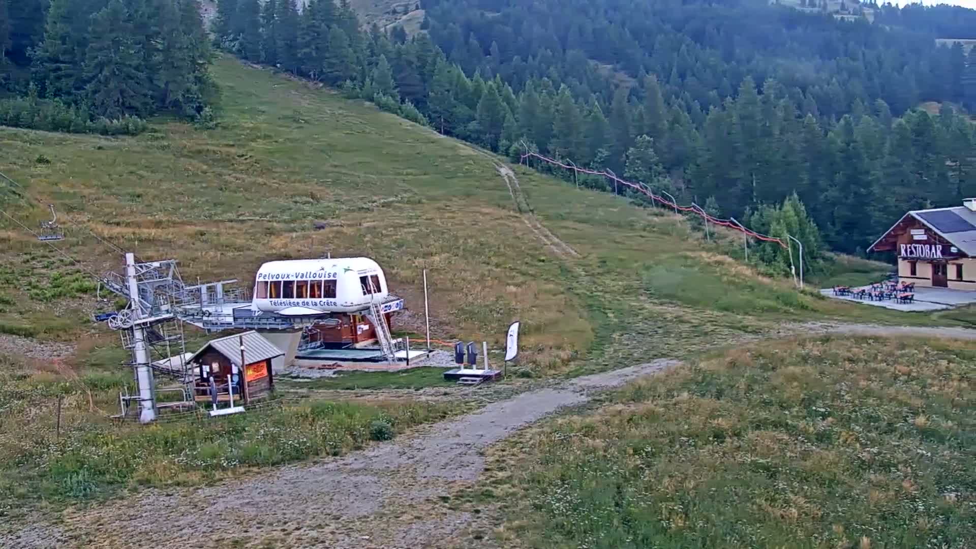 Pelvoux Vallouise Ski Slopes 1800 m Live Cam - 	Briancon, Hautes-Alpes, Provence-Alpes-Cote d’Azur, France